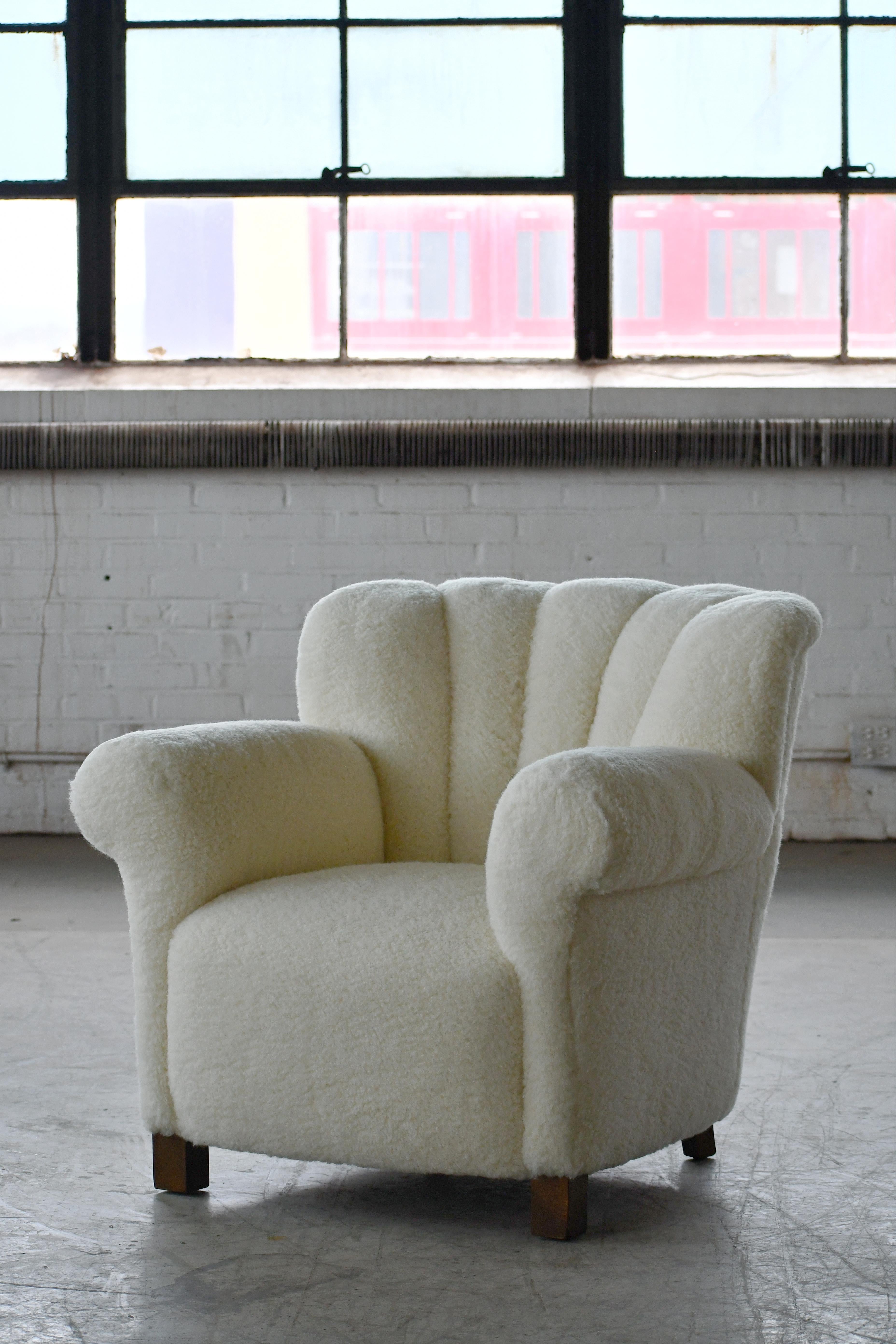 Mid-Century Modern Danish Large Size Club Chair Newly Refurbished in Ivory Lambswool, 1940s