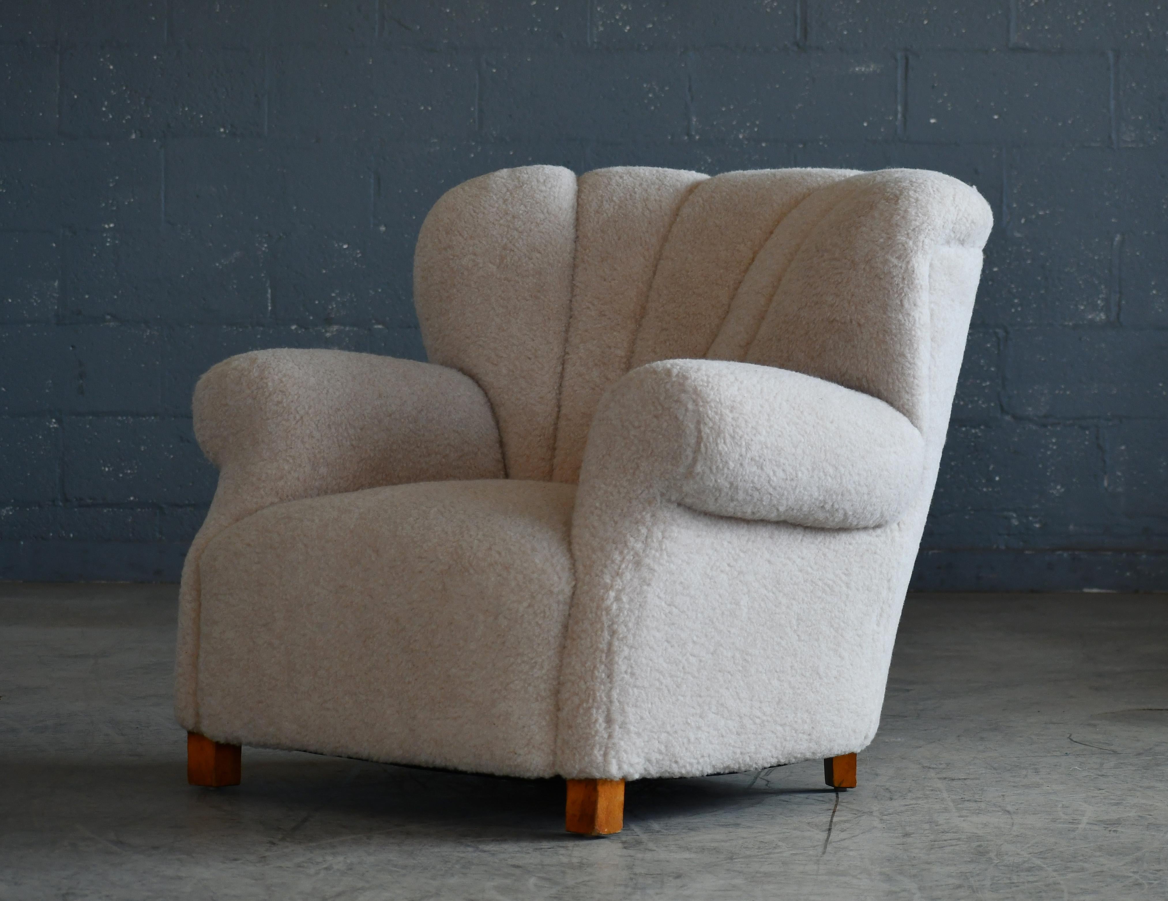 Danish Large Size Fritz Hansen Model 1518 Club Chair in Beige Lambswool, 1940s In Good Condition In Bridgeport, CT