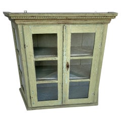 Armoire murale ou vitrine de table d'art populaire danois de la fin du 18e siècle avec verre