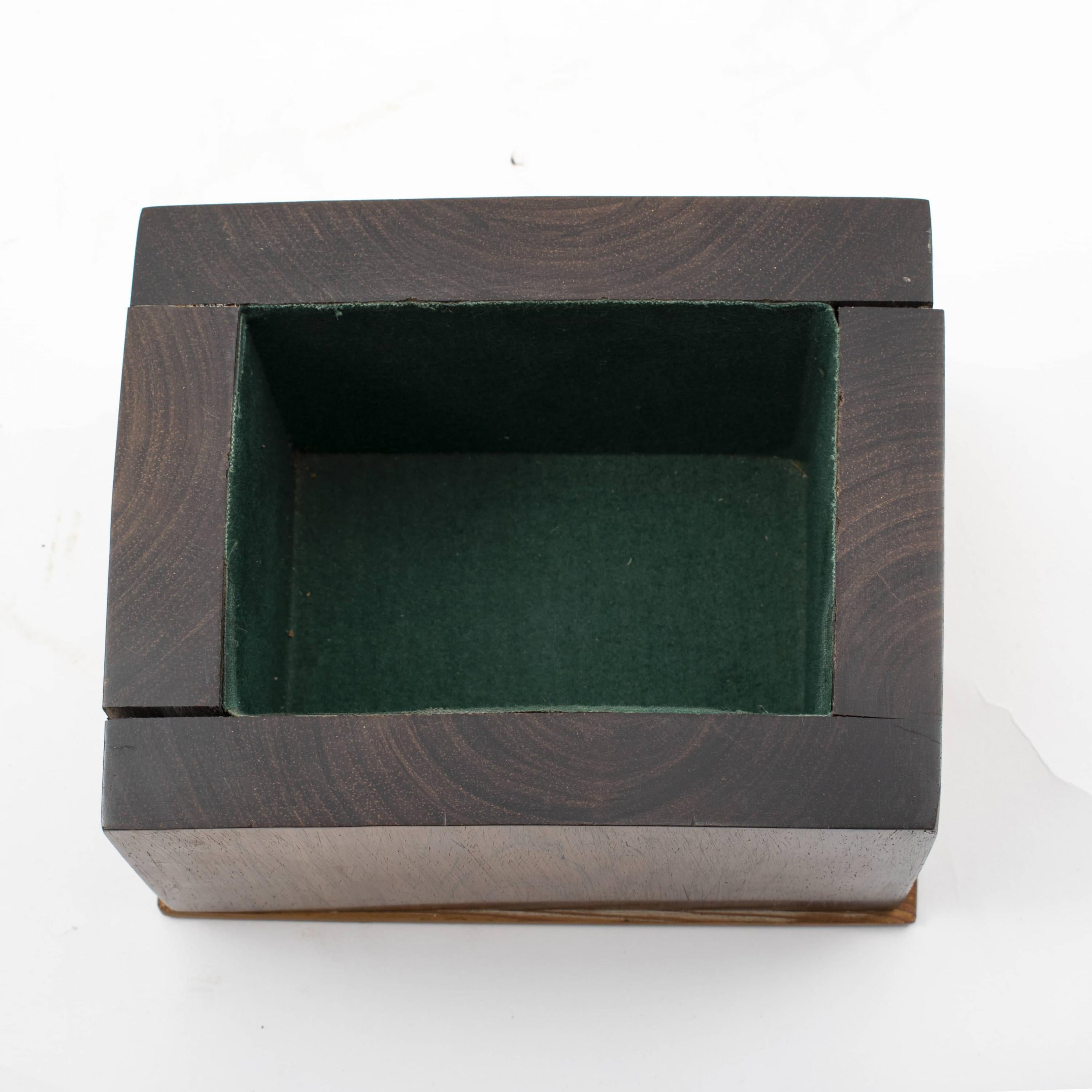 Caja de Tabaco Danesa del Imperio Tardío en Madera de Nobel, Tapa con Diente de Morsa en venta 2