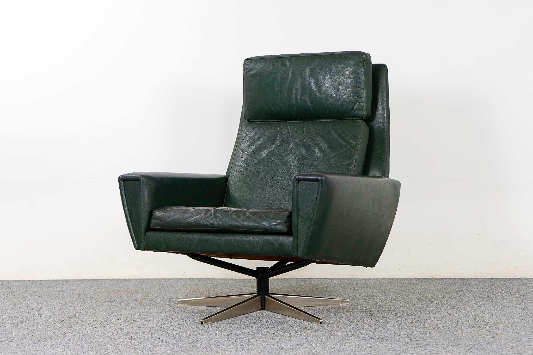 Danish Leather & Chrome Swivel Chair 1