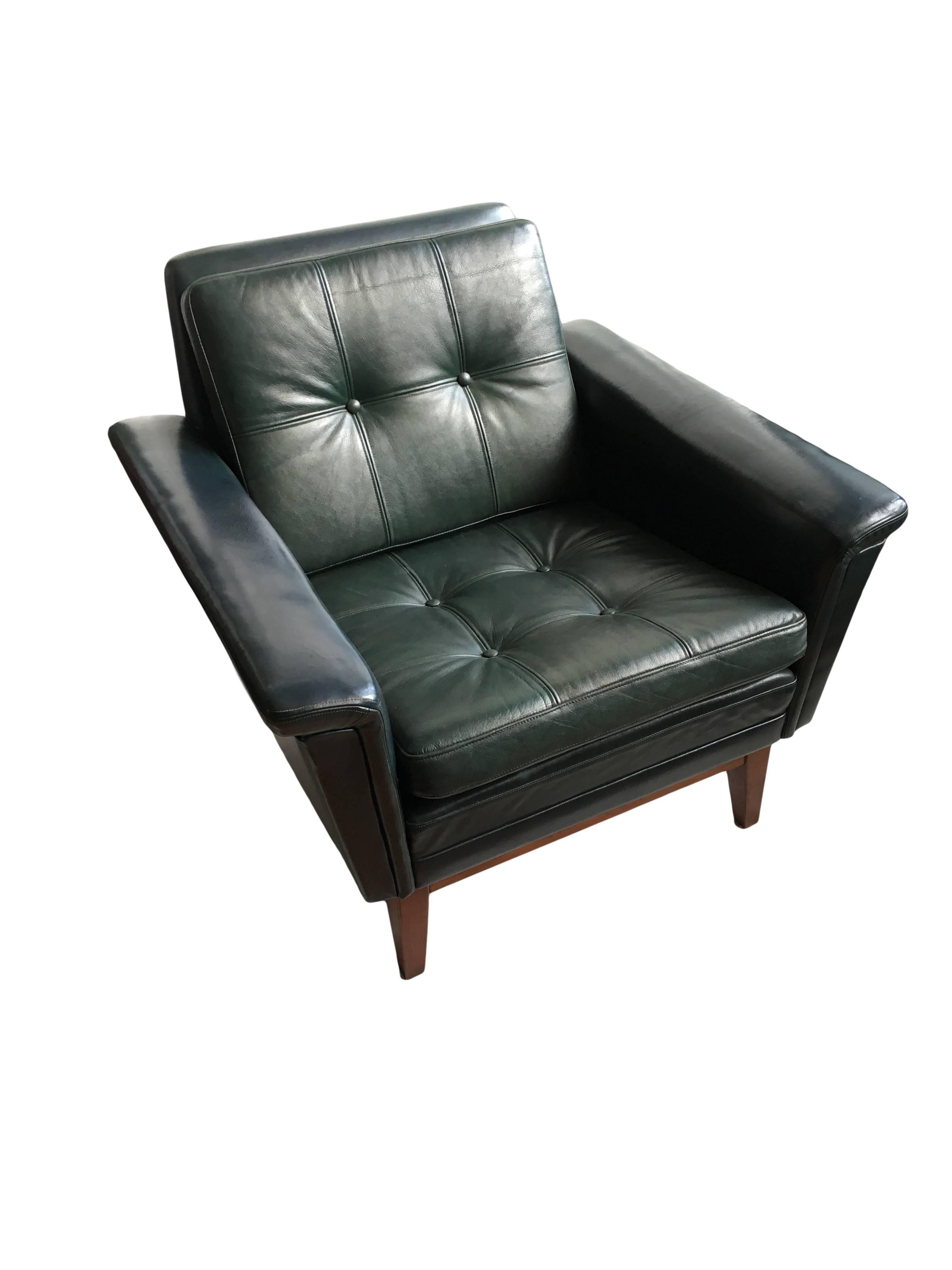Really fantastic shape to this Danish lounge club chair. Lovely deep and dark green-blue aged leather. Produced in the late 1950’s. The base and legs are in pau ferro rosewood. 
The chair has been completely cleaned, conditioned and