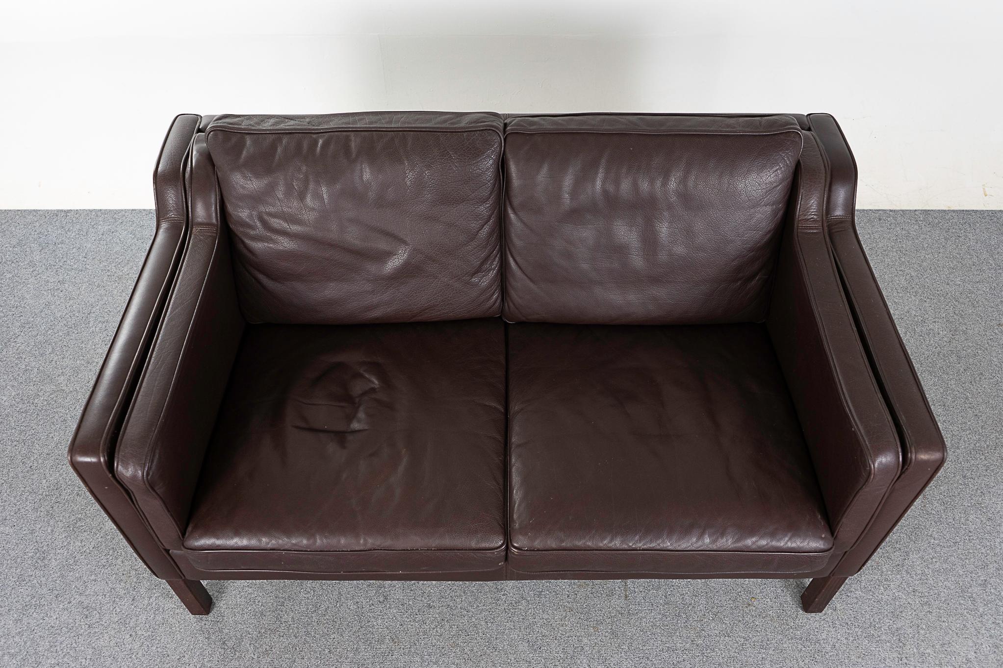 Danish Leather Dark Brown Loveseat by Stouby In Good Condition For Sale In VANCOUVER, CA