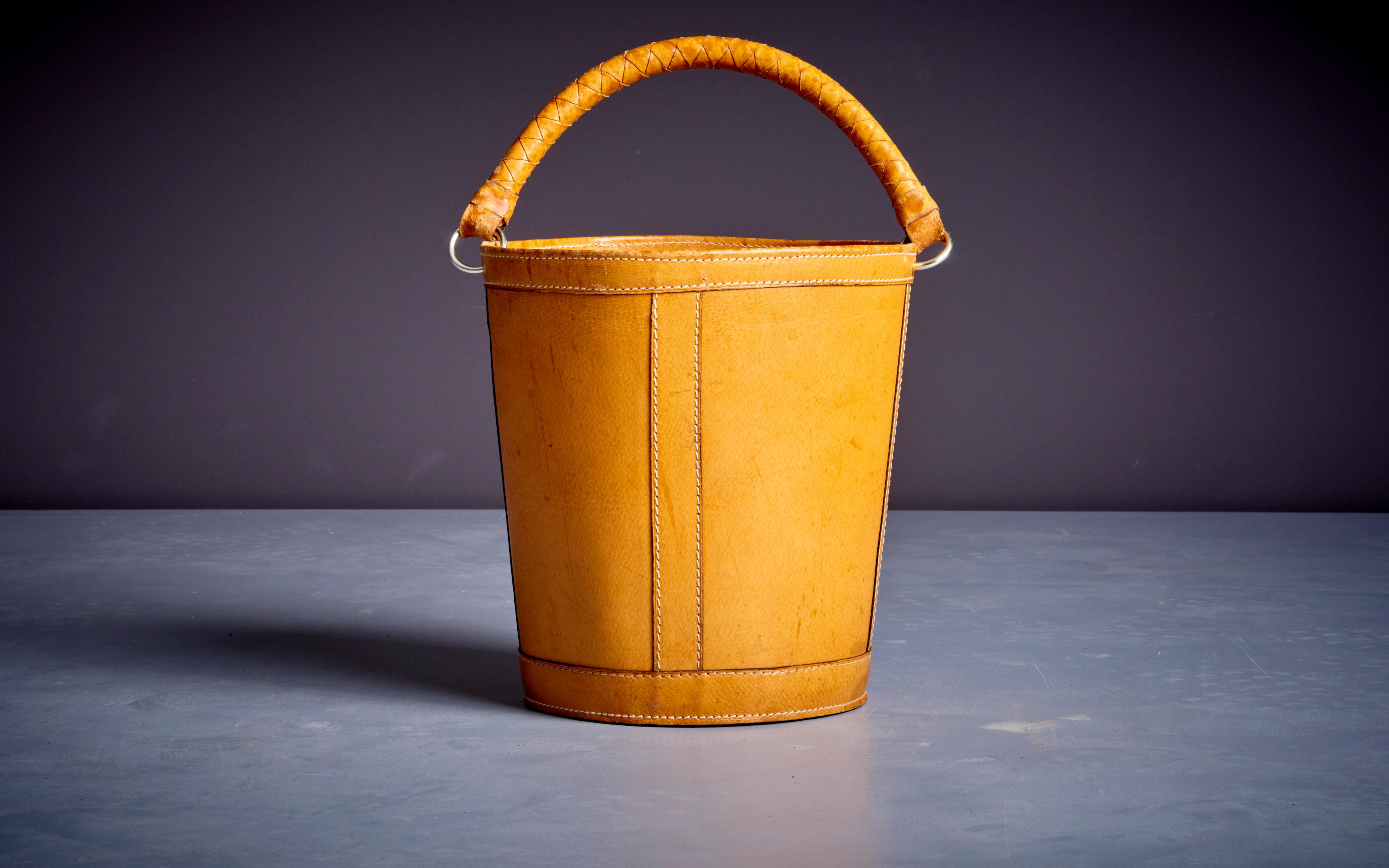 Leather paper basket, Denmark 1960s with handle. The width of the basket including the handle is 34 cm.