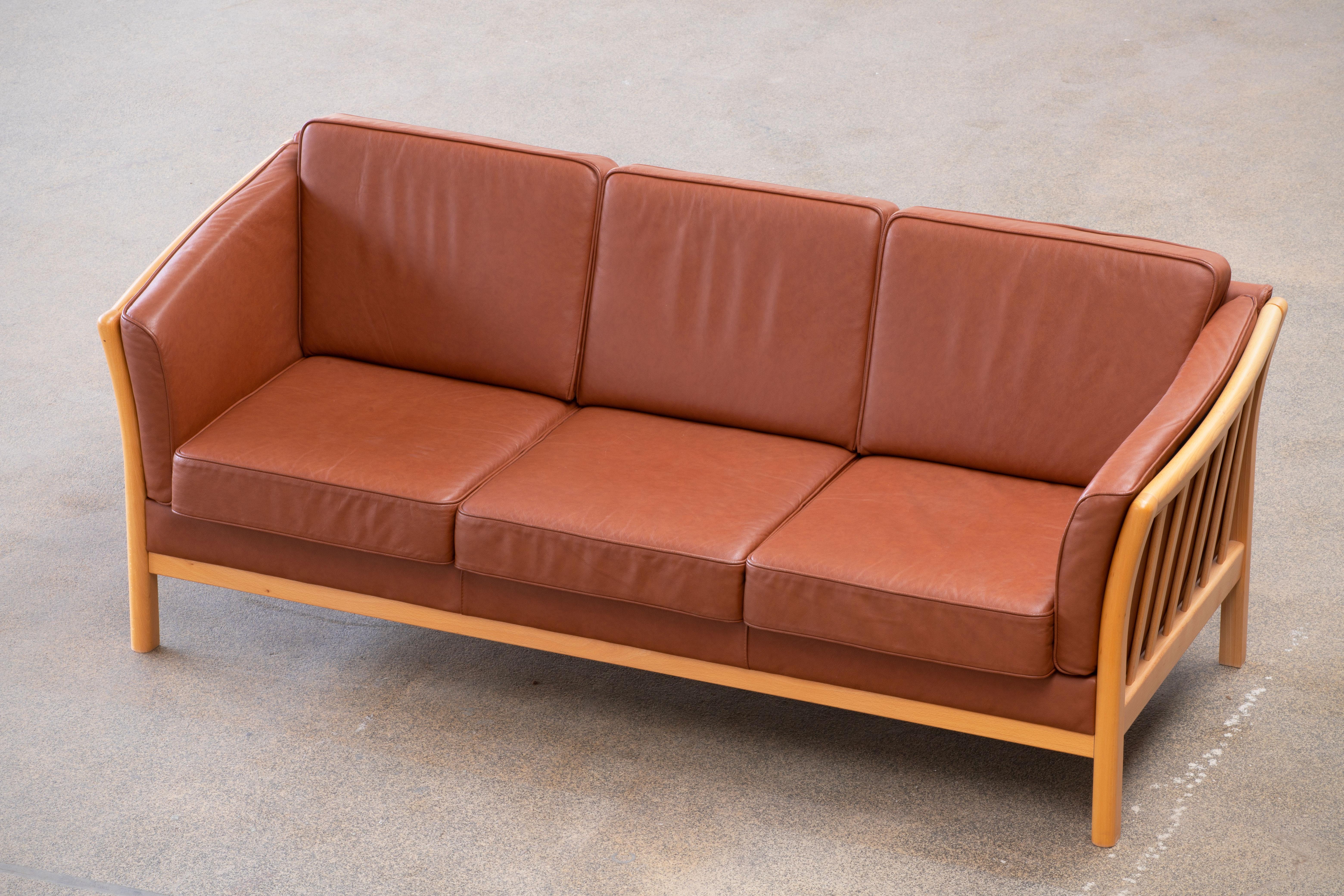 Danish Leather Sofa from the 70's In Good Condition In Wiesbaden, DE