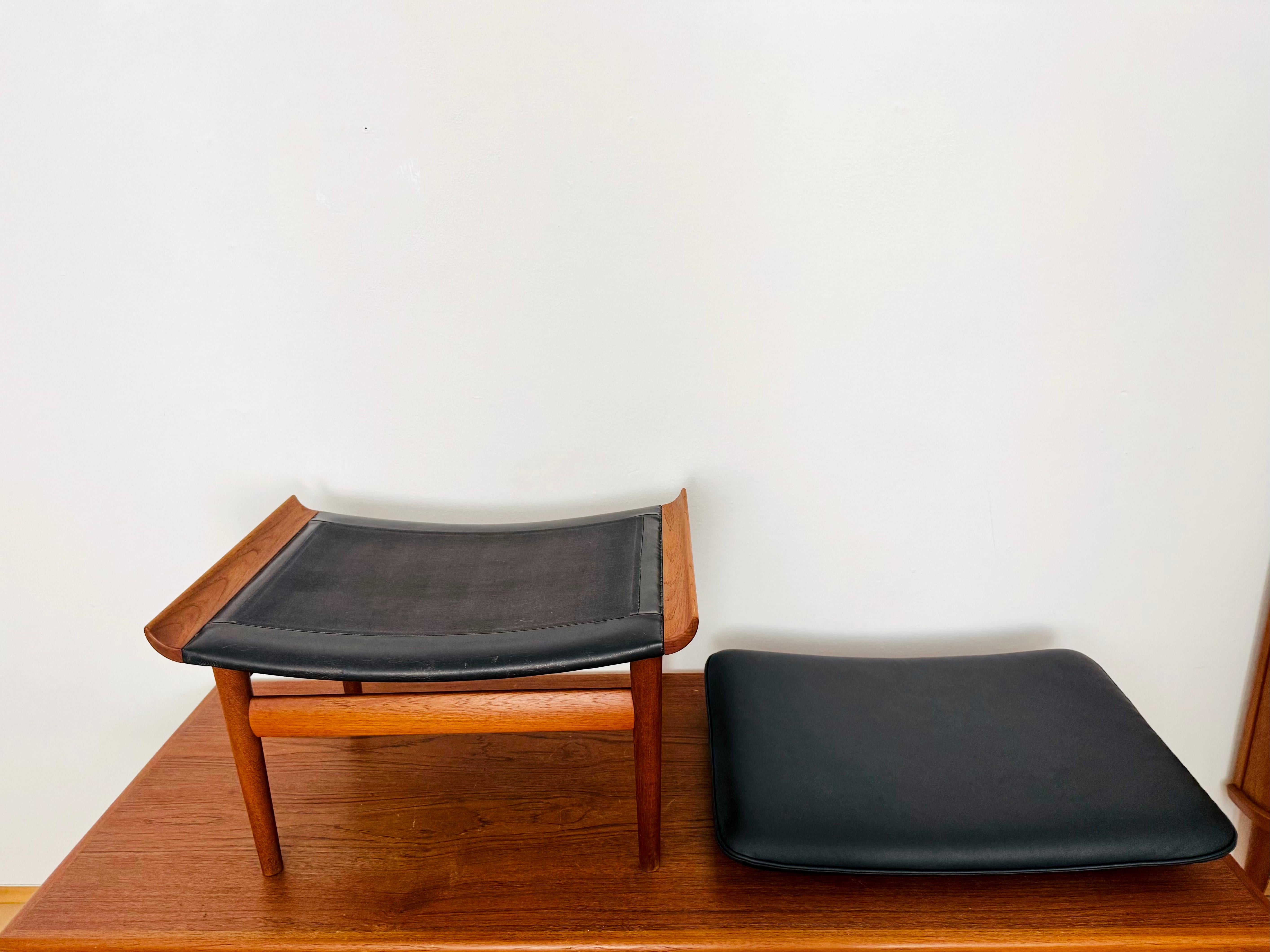 Danish Leather Stool by Finn Juhl for France and Son For Sale 4