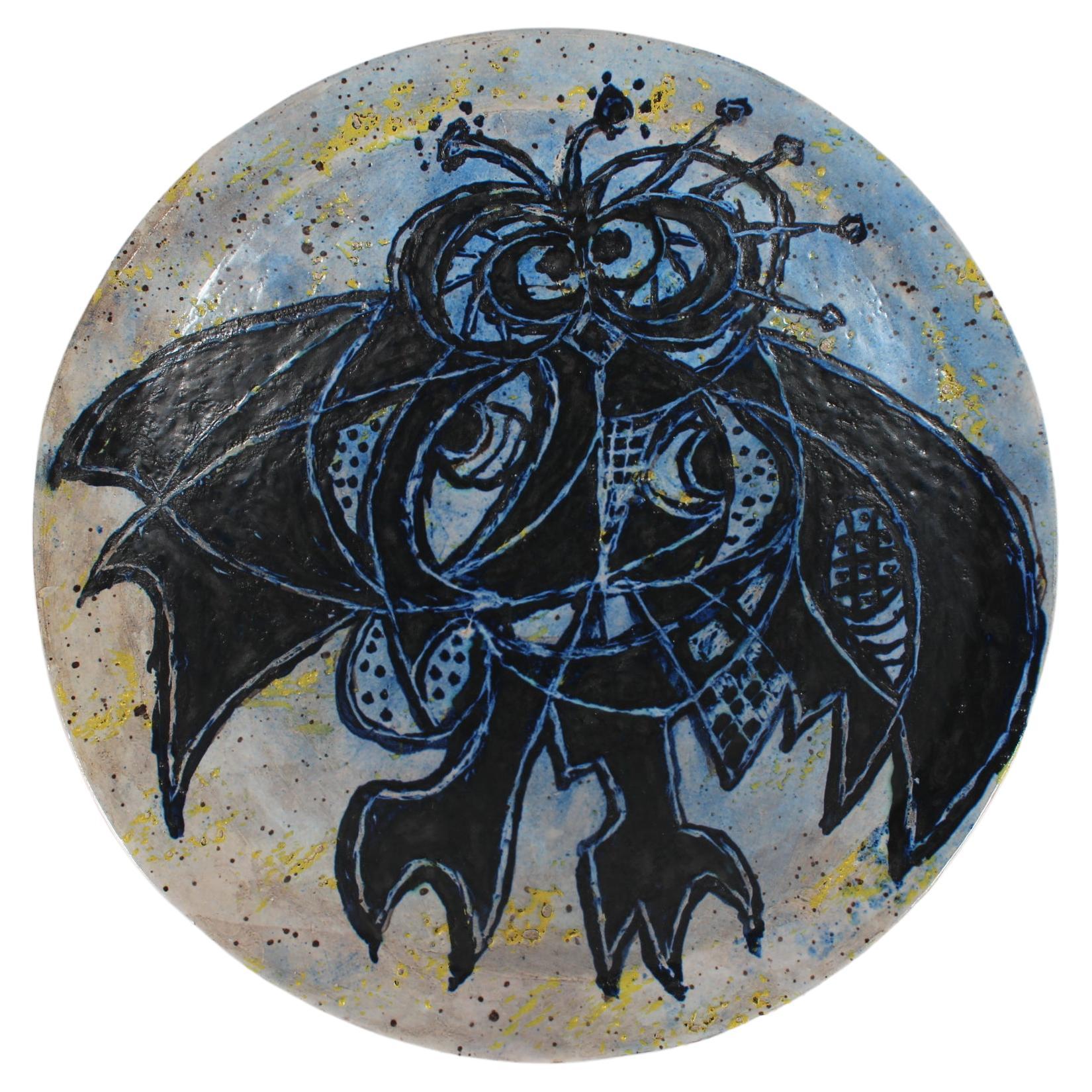 Plat rond en céramique danois Leif Messell avec motif figuratif de chauve-souris 1997 en vente