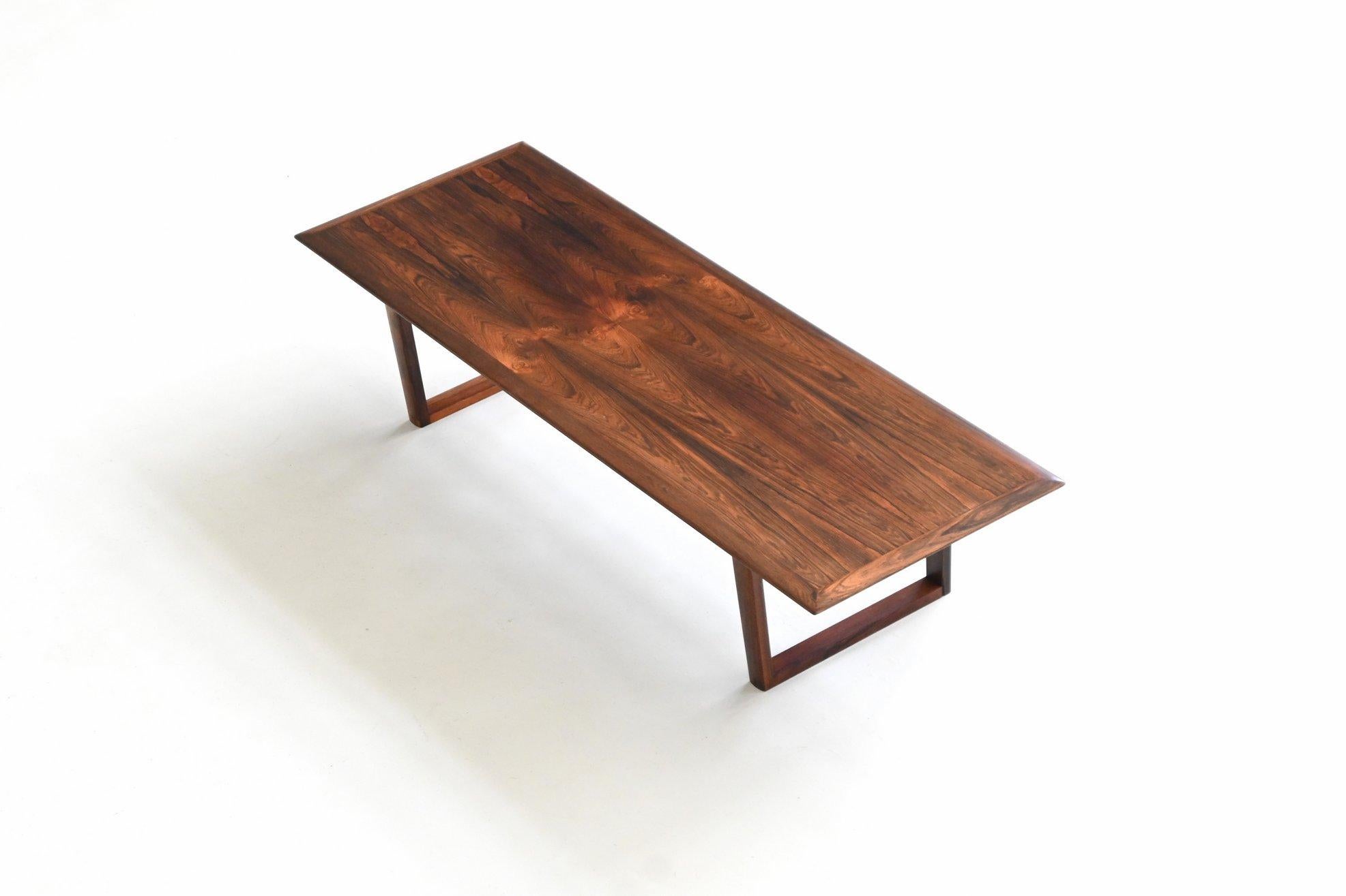 Danish long shaped coffee table in rosewood Denmark 1960 im Angebot 9