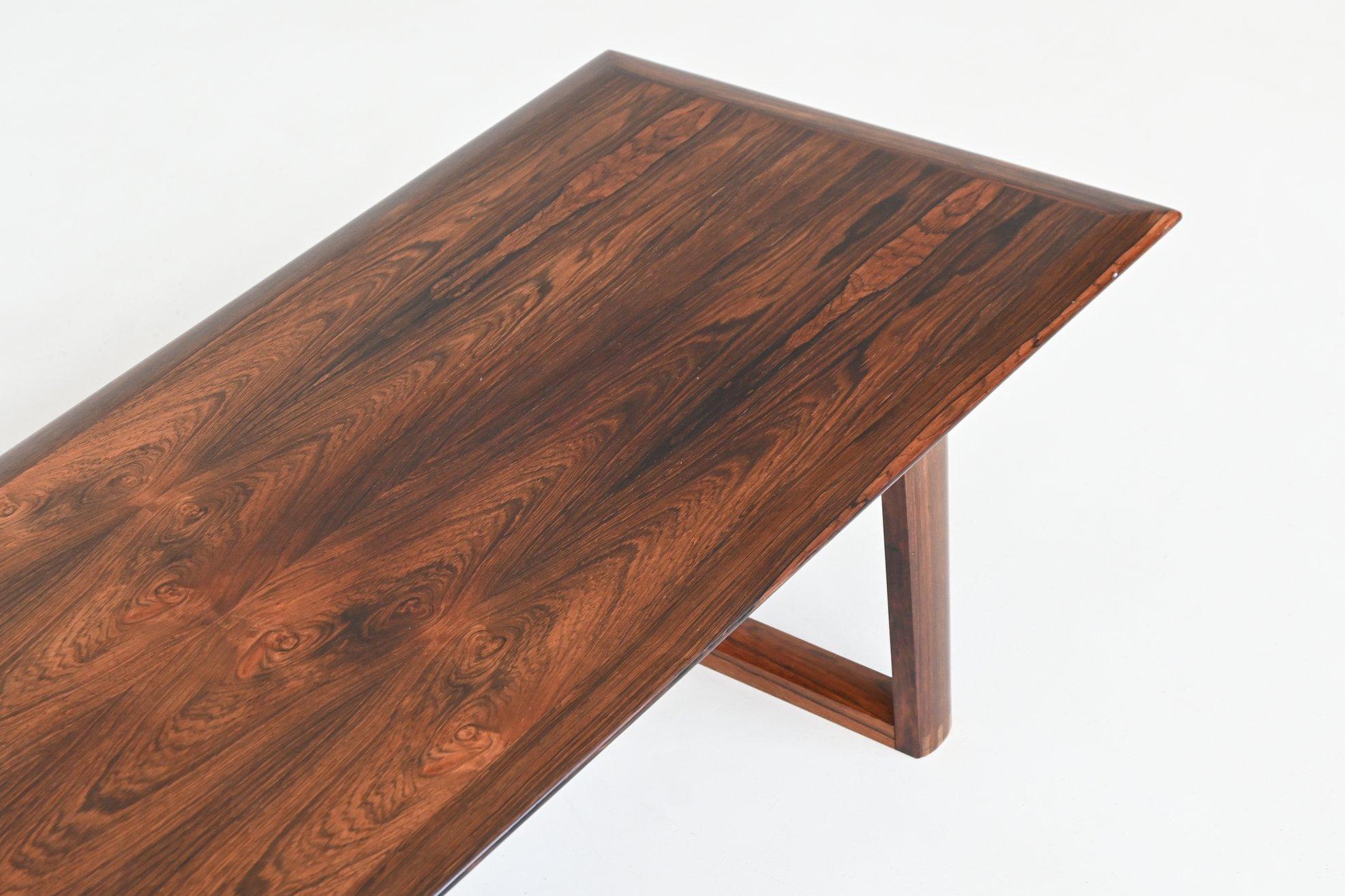 Danish long shaped coffee table in rosewood Denmark 1960 im Angebot 1