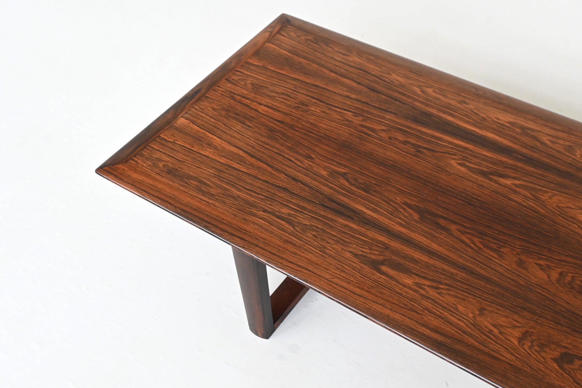 Danish long shaped coffee table in rosewood Denmark 1960 im Angebot 2