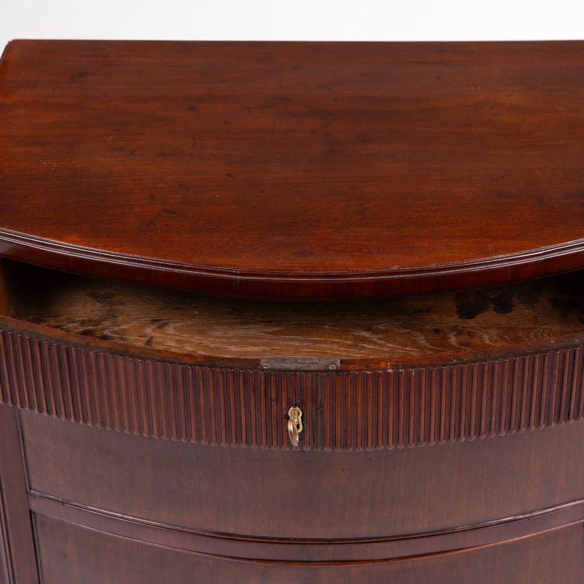 Danish Louis XVI Commode in Mahogany with Fluted Columns and Bronze Capitals For Sale 1