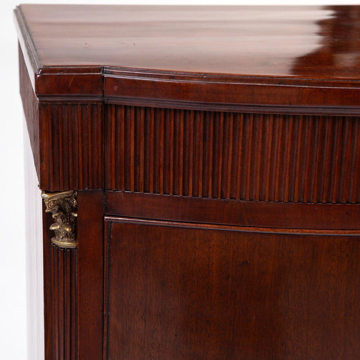 Danish Louis XVI Commode in Mahogany with Fluted Columns and Bronze Capitals For Sale 2