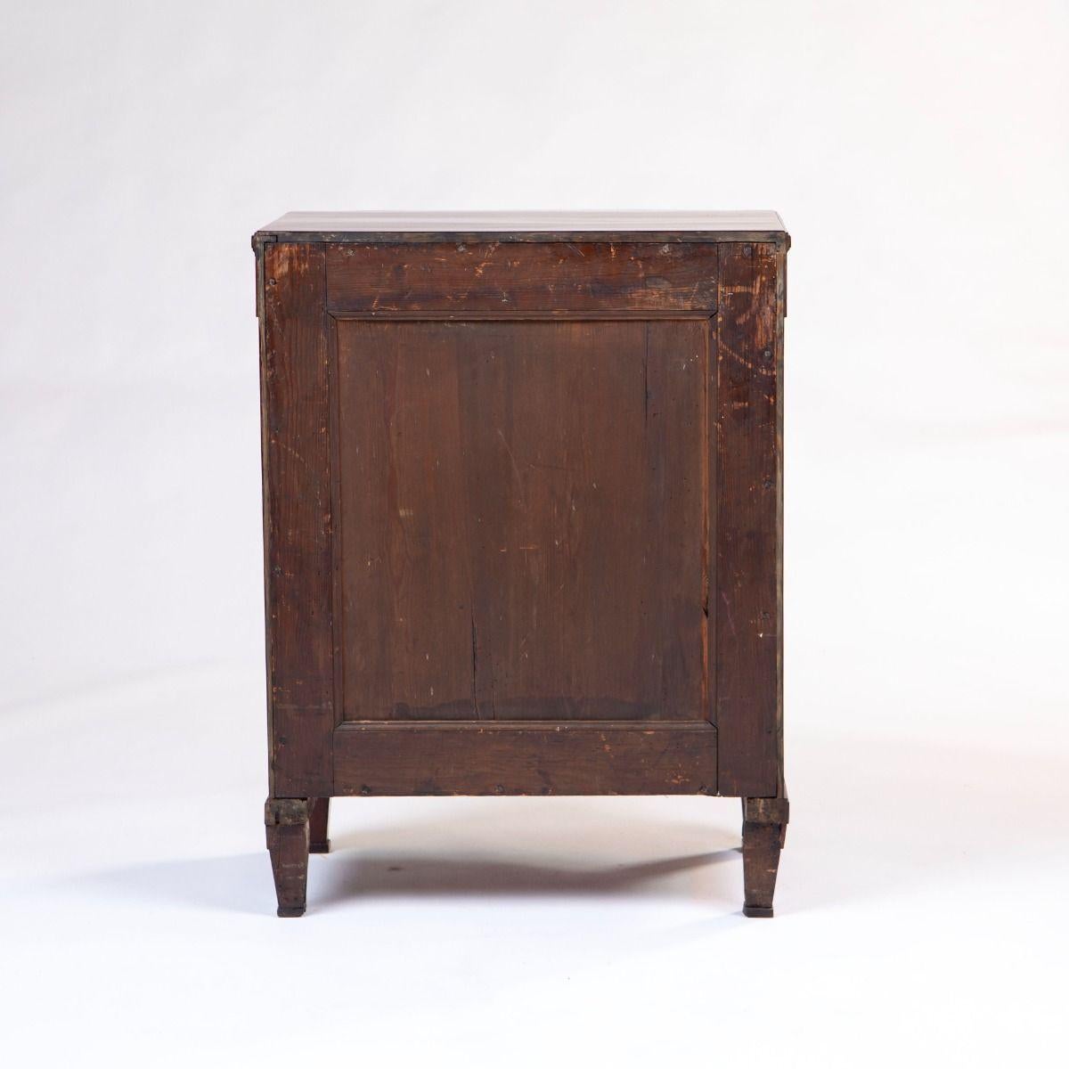 Danish Louis XVI Commode in Mahogany with Fluted Columns and Bronze Capitals For Sale 3