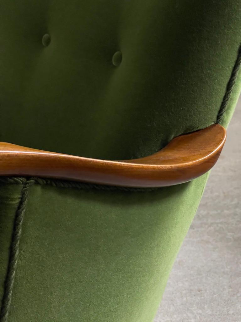 Sillón y sofá daneses de los años 40 retapizados en mohair verde de primera calidad. en venta 5