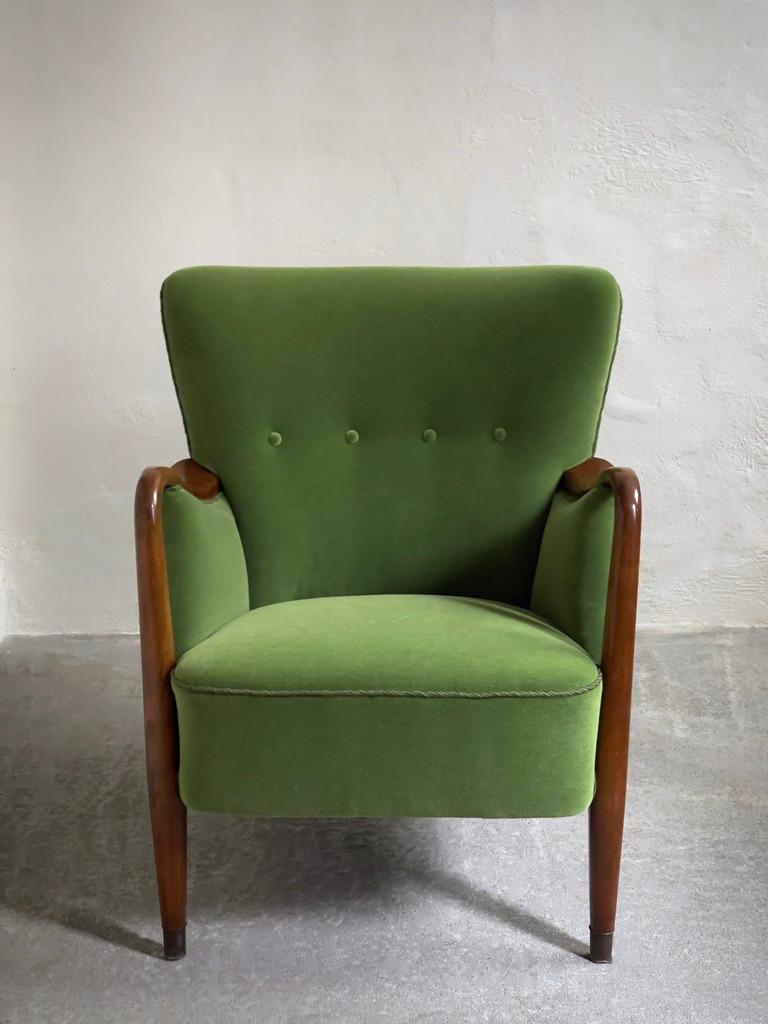 Sillón y sofá daneses de los años 40 retapizados en mohair verde de primera calidad. en venta 6
