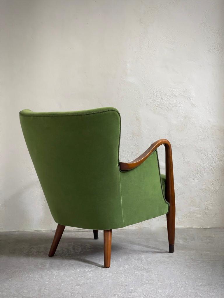 Sillón y sofá daneses de los años 40 retapizados en mohair verde de primera calidad. en venta 8