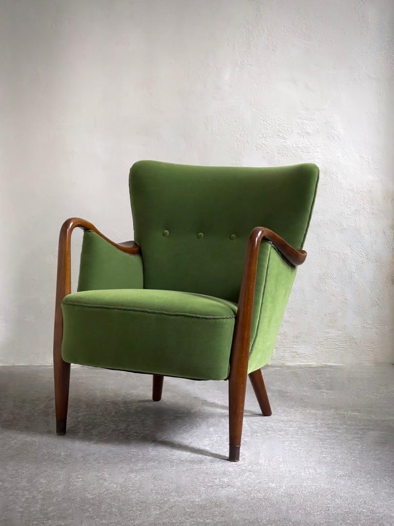 Sillón y sofá daneses de los años 40 retapizados en mohair verde de primera calidad. Escandinavo moderno en venta