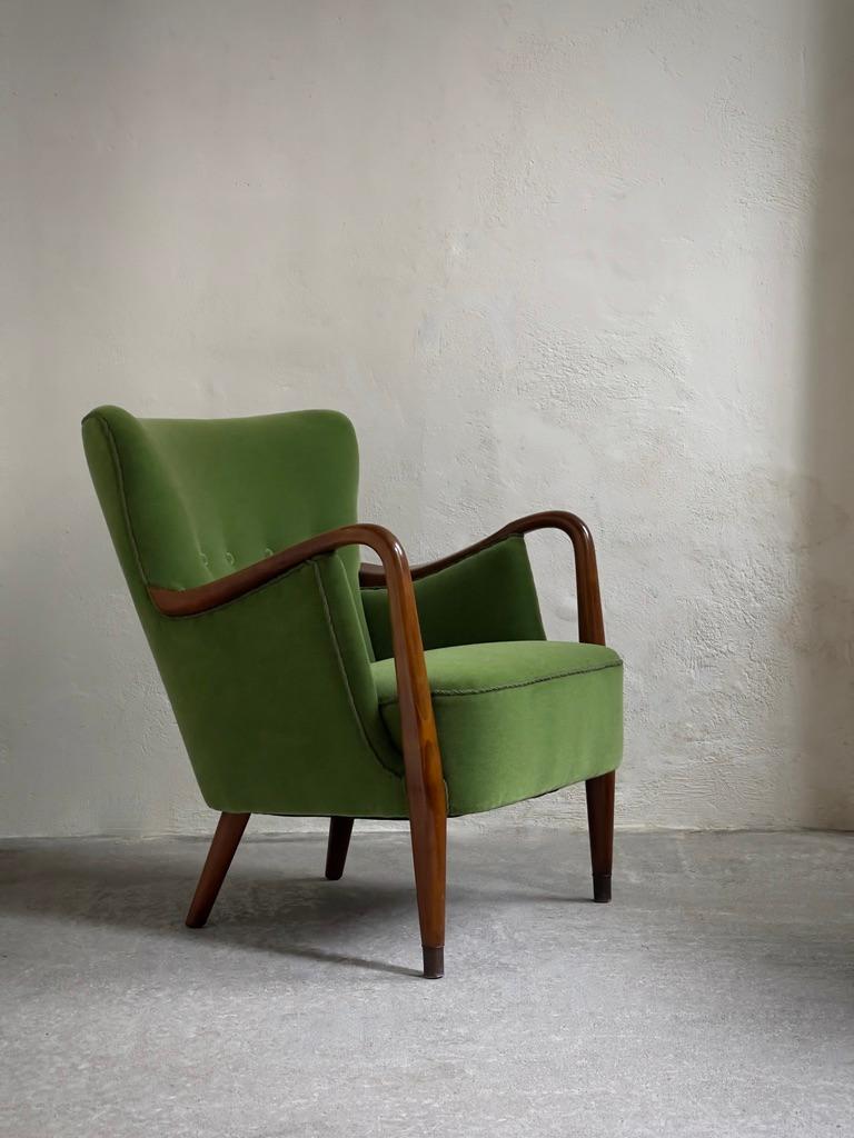Sillón y sofá daneses de los años 40 retapizados en mohair verde de primera calidad. Mohair en venta