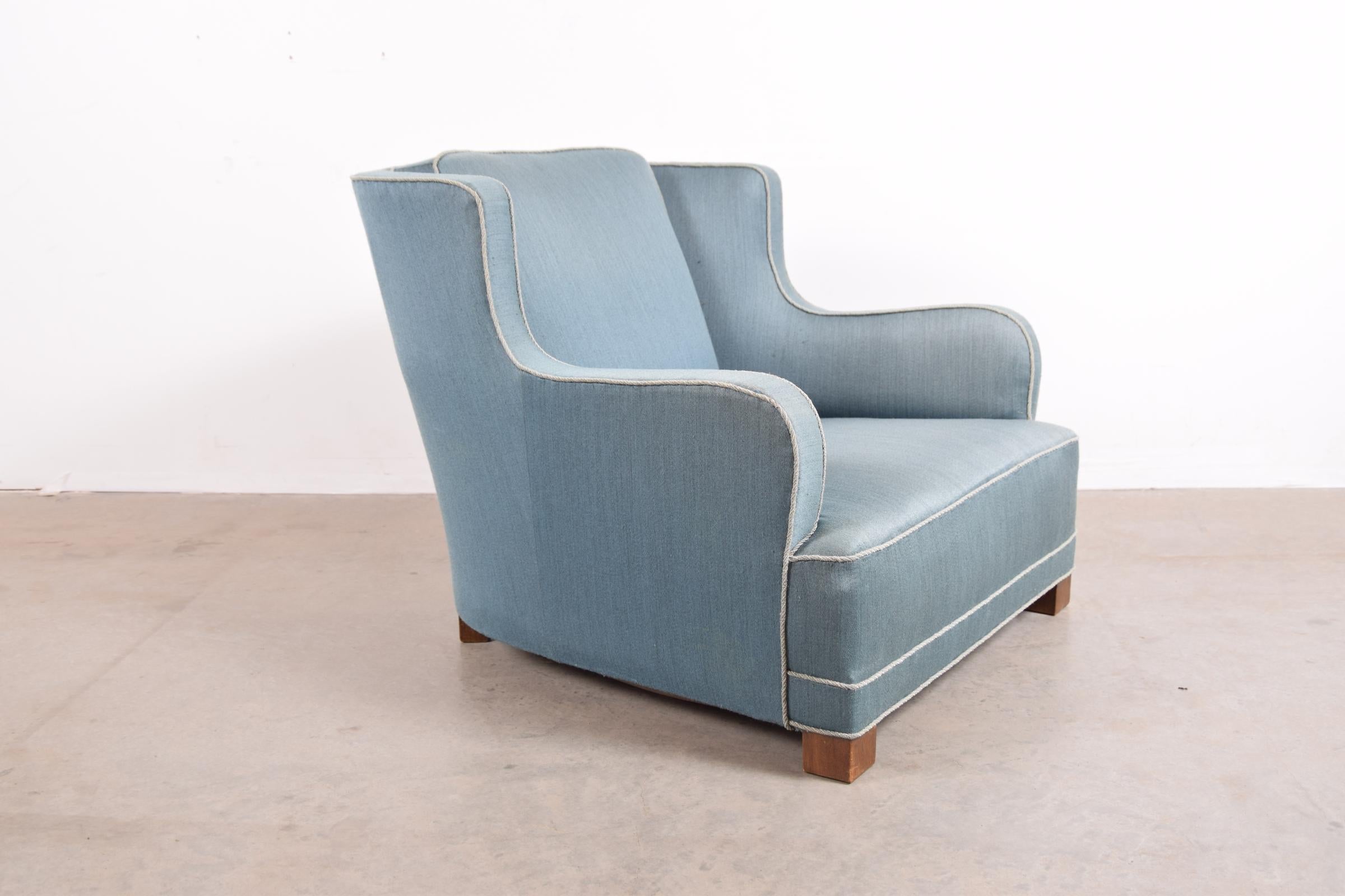 Danish lounge chair attributed to Fritz Hansen, circa 1948. A lounge chair with very generous proportions, it measures 33