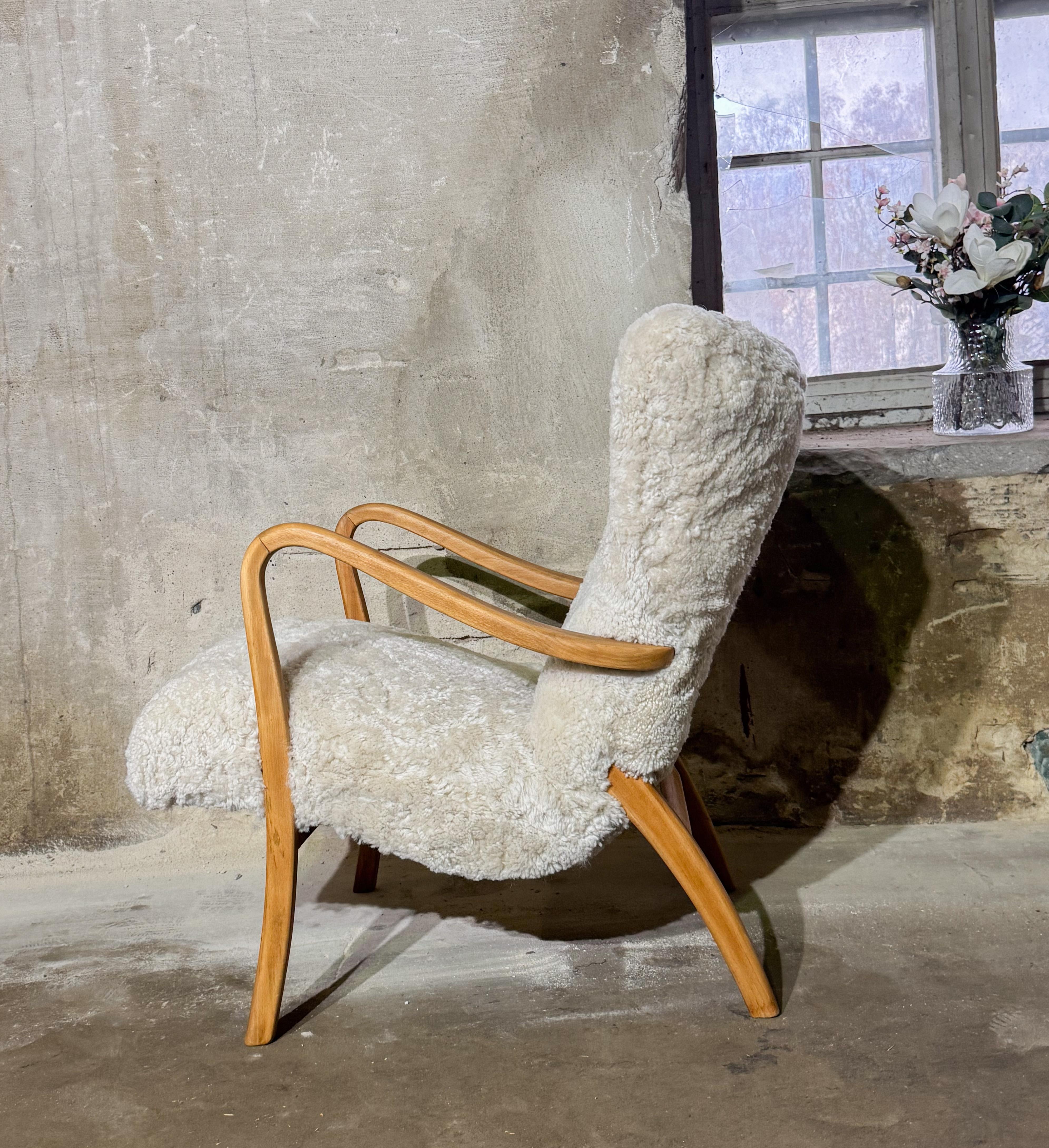 Danish Lounge Chair Beech and Upholstered Sheepskin - Scandinavian Modern 1940s For Sale 8