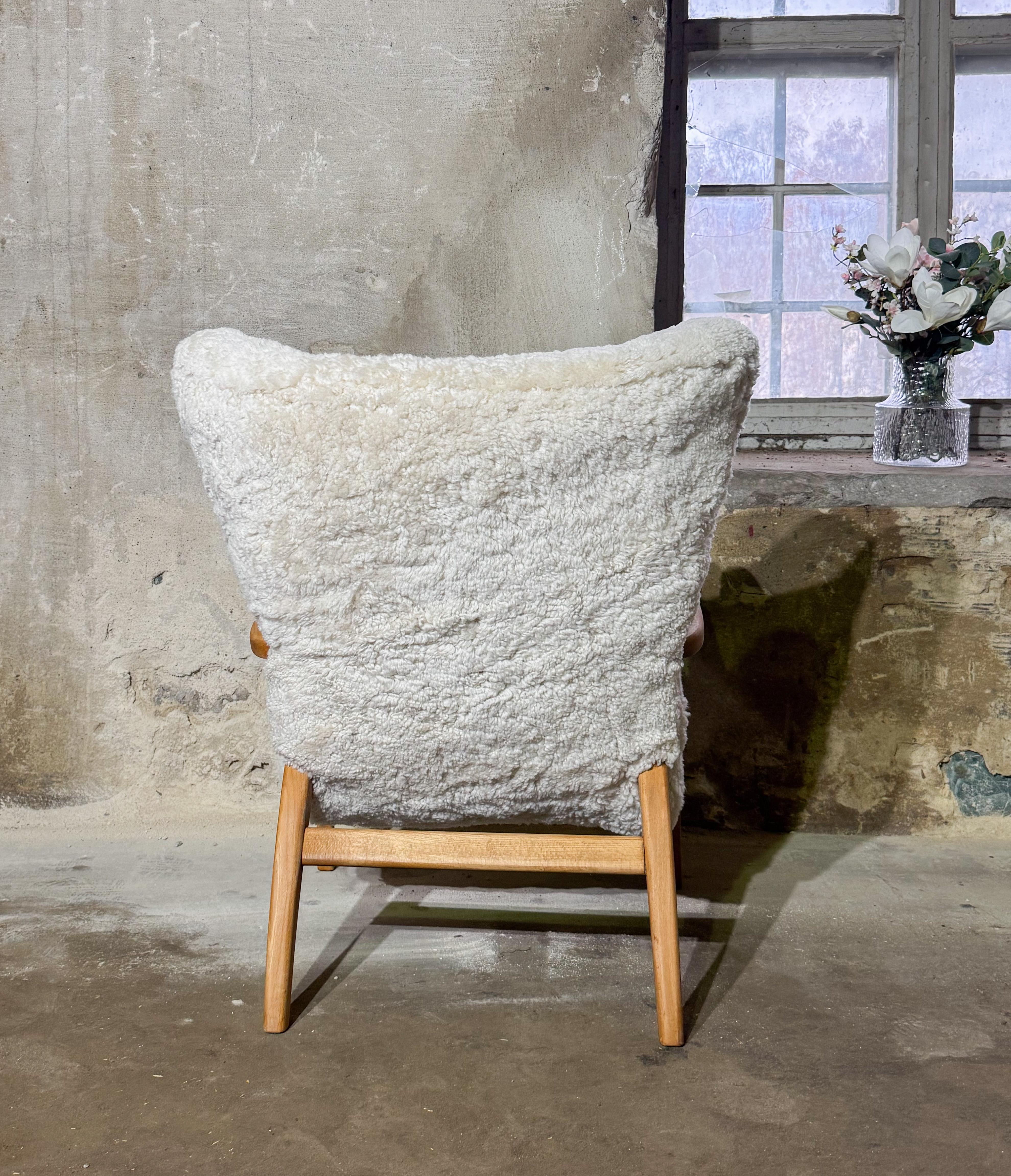 Danish Lounge Chair Beech and Upholstered Sheepskin - Scandinavian Modern 1940s For Sale 9