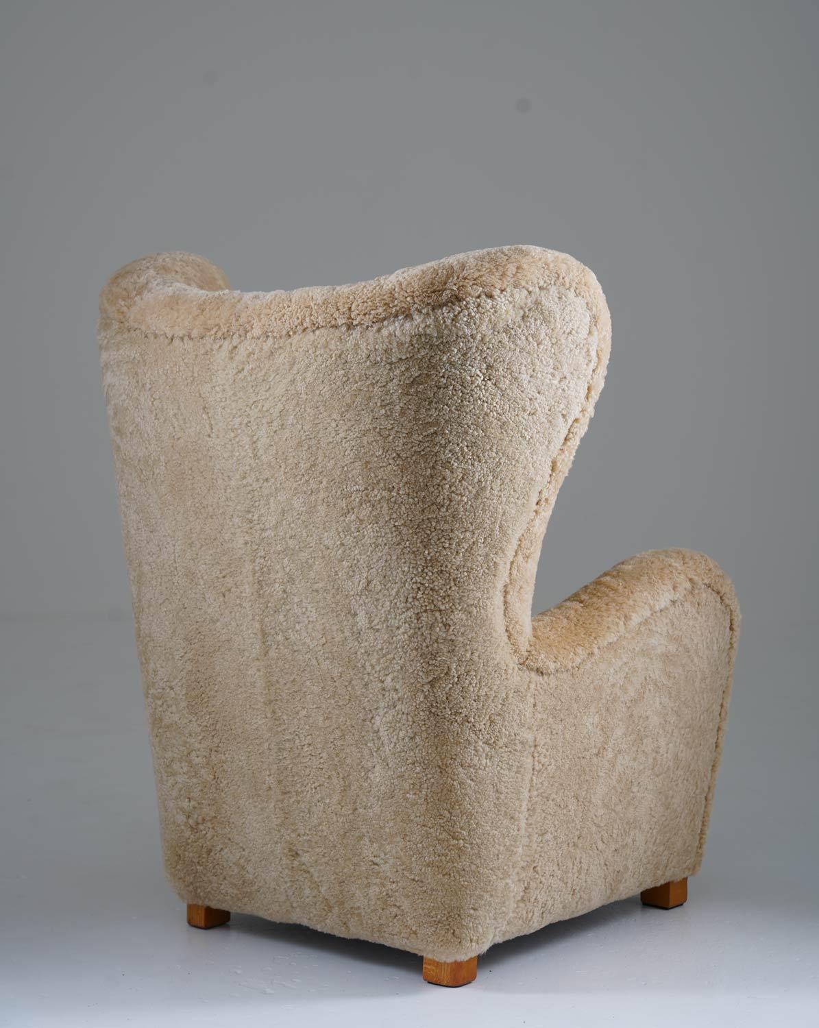 Danish Lounge Chair Fritz Hansen Model 1672 in Sheepskin In Good Condition In Karlstad, SE