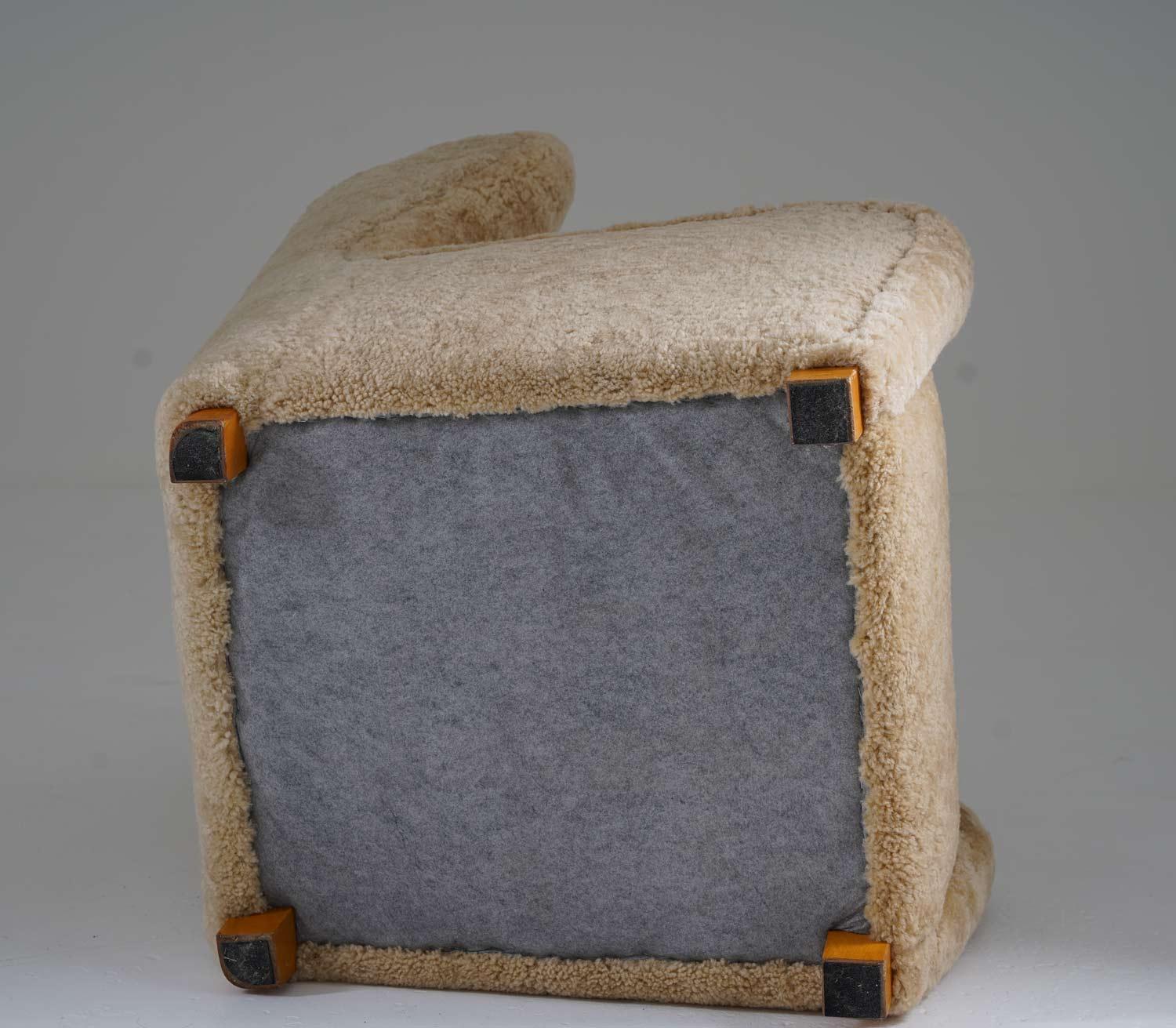 Danish Lounge Chair Fritz Hansen Model 1672 in Sheepskin 2