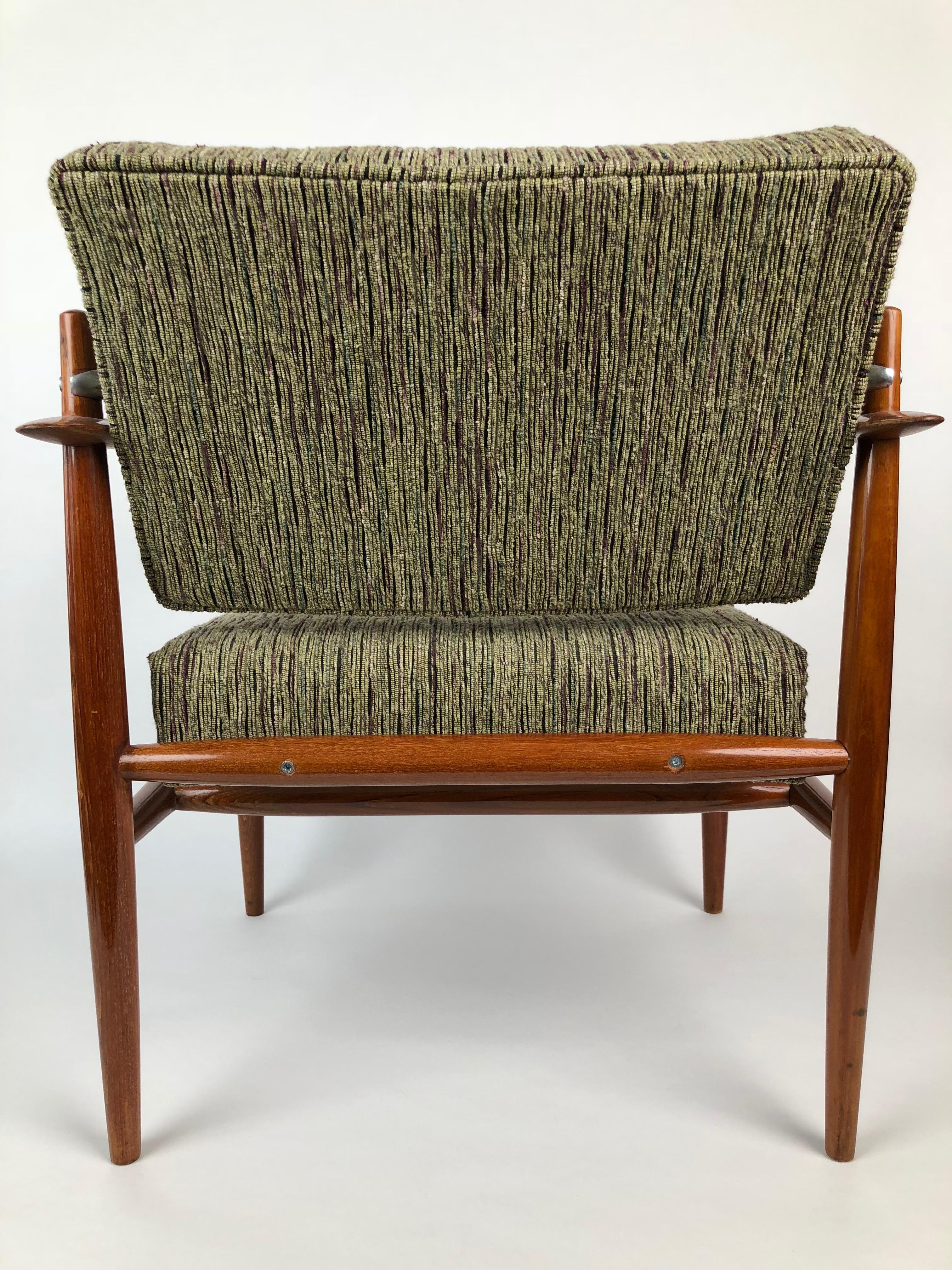 Fauteuil de salon danois des années 1960 recouvert de tissu Rubelli en vente 1