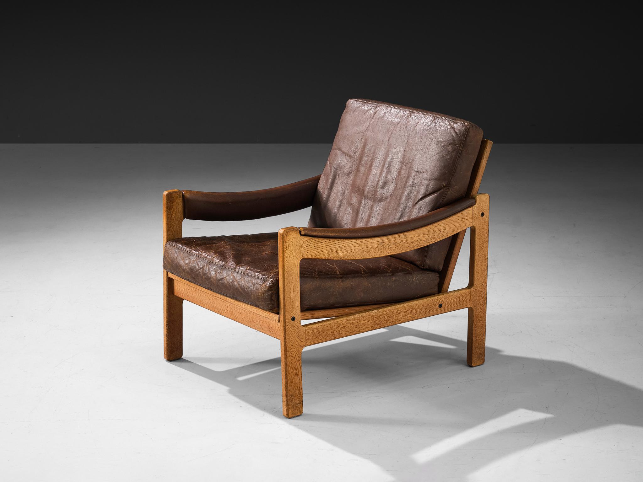 Scandinavian Modern Danish Lounge Chair in Brown Leather and Oak For Sale