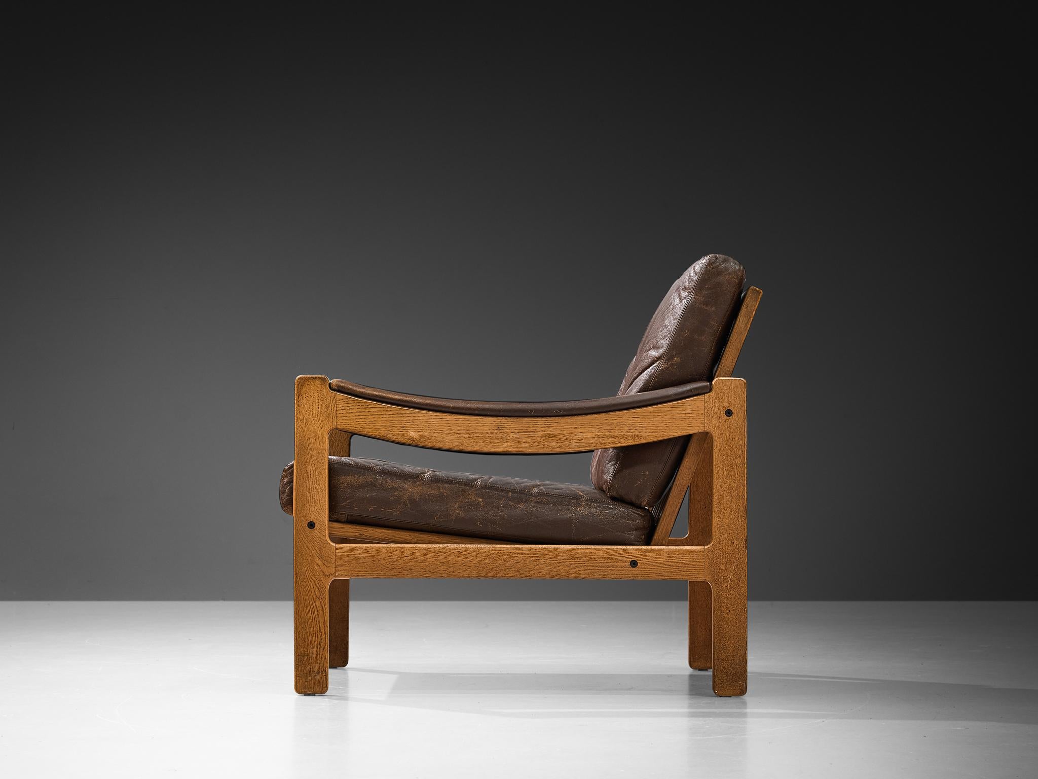 Danish Lounge Chair in Brown Leather and Oak In Good Condition For Sale In Waalwijk, NL