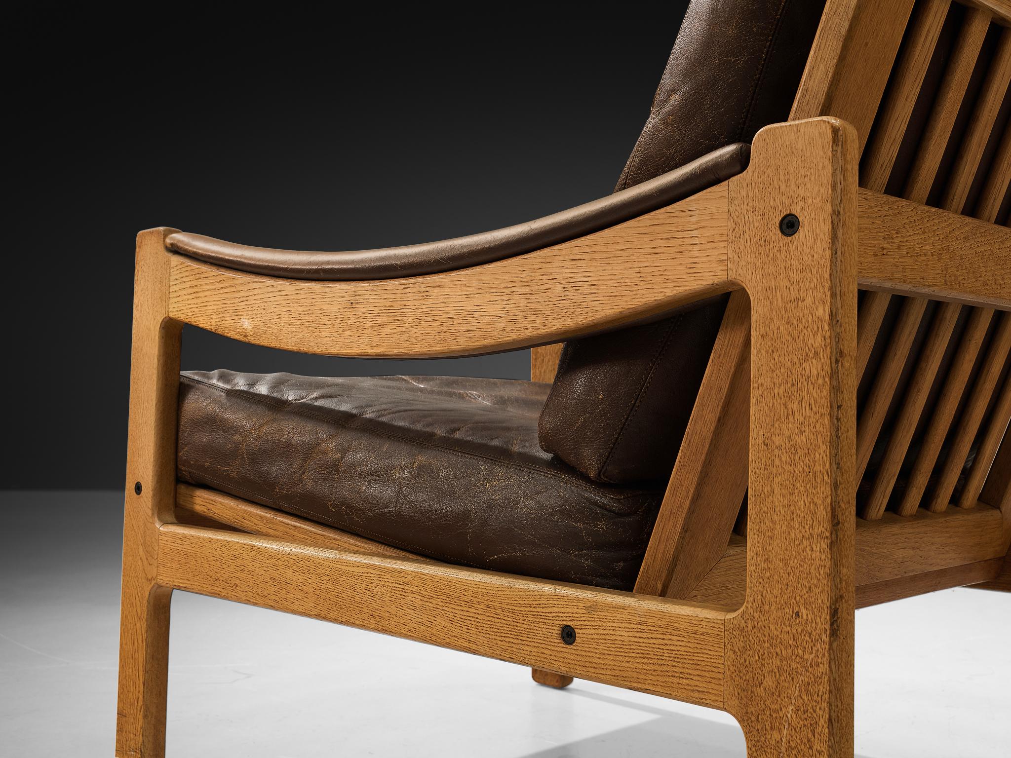 Danish Lounge Chair in Brown Leather and Oak For Sale 2