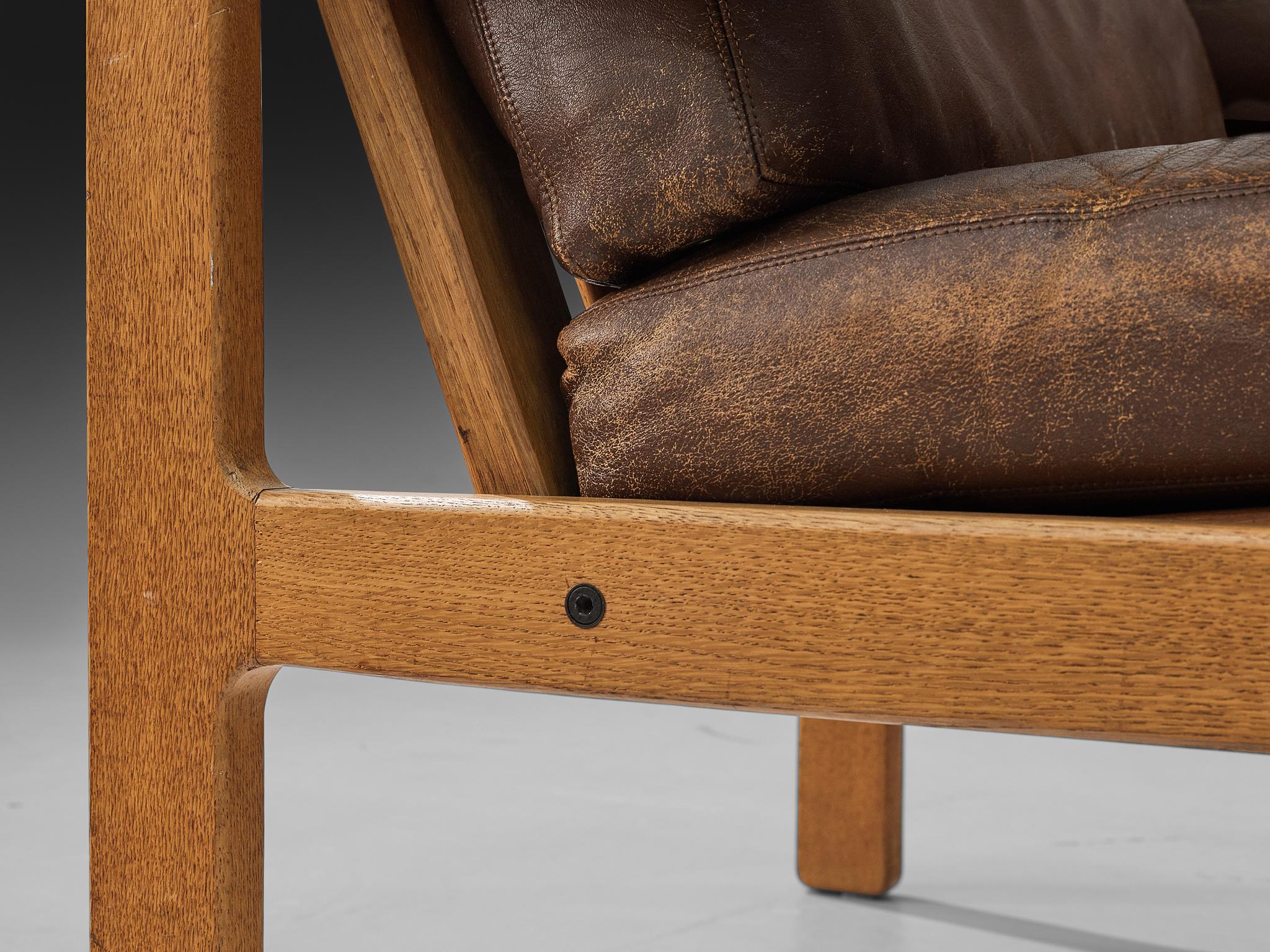 Danish Lounge Chair in Brown Leather and Oak For Sale 3