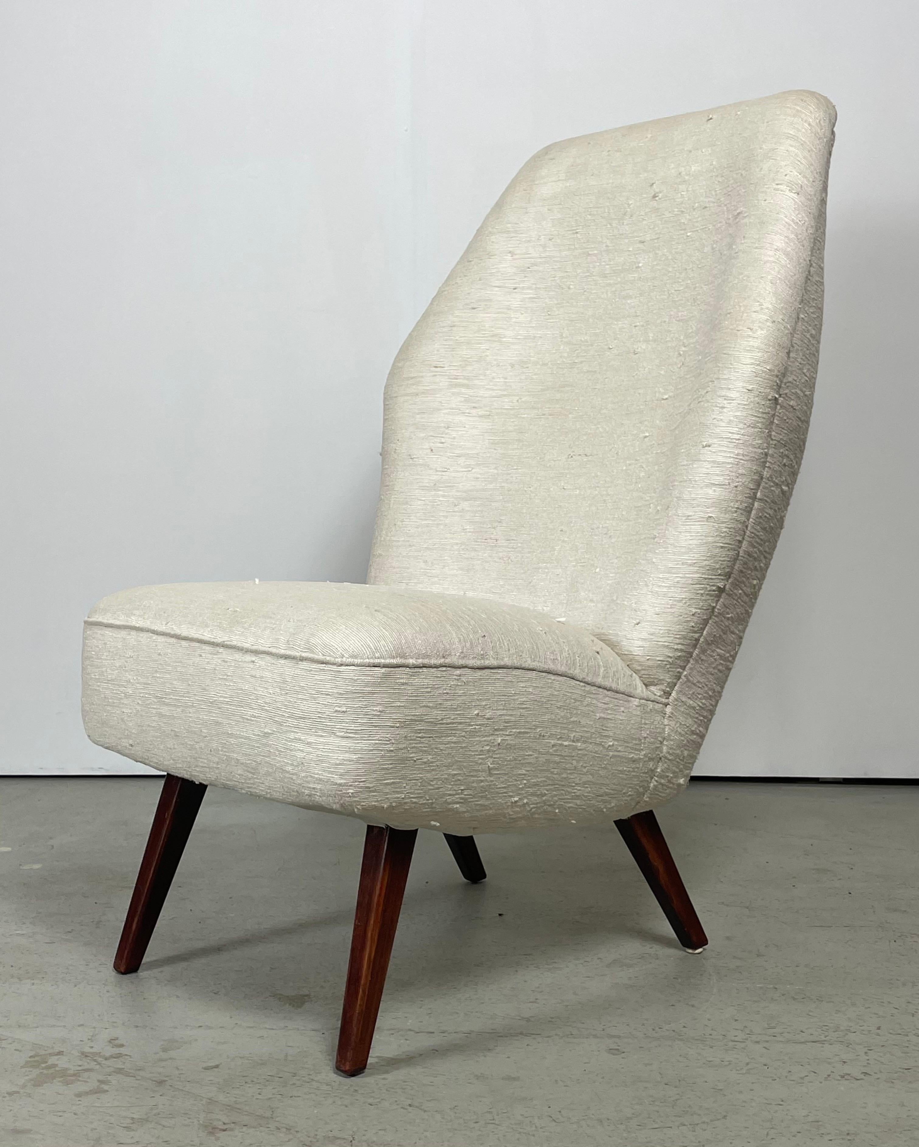 Mid-Century Modern Danish Lounge Chair in silk upholstery 1940s For Sale