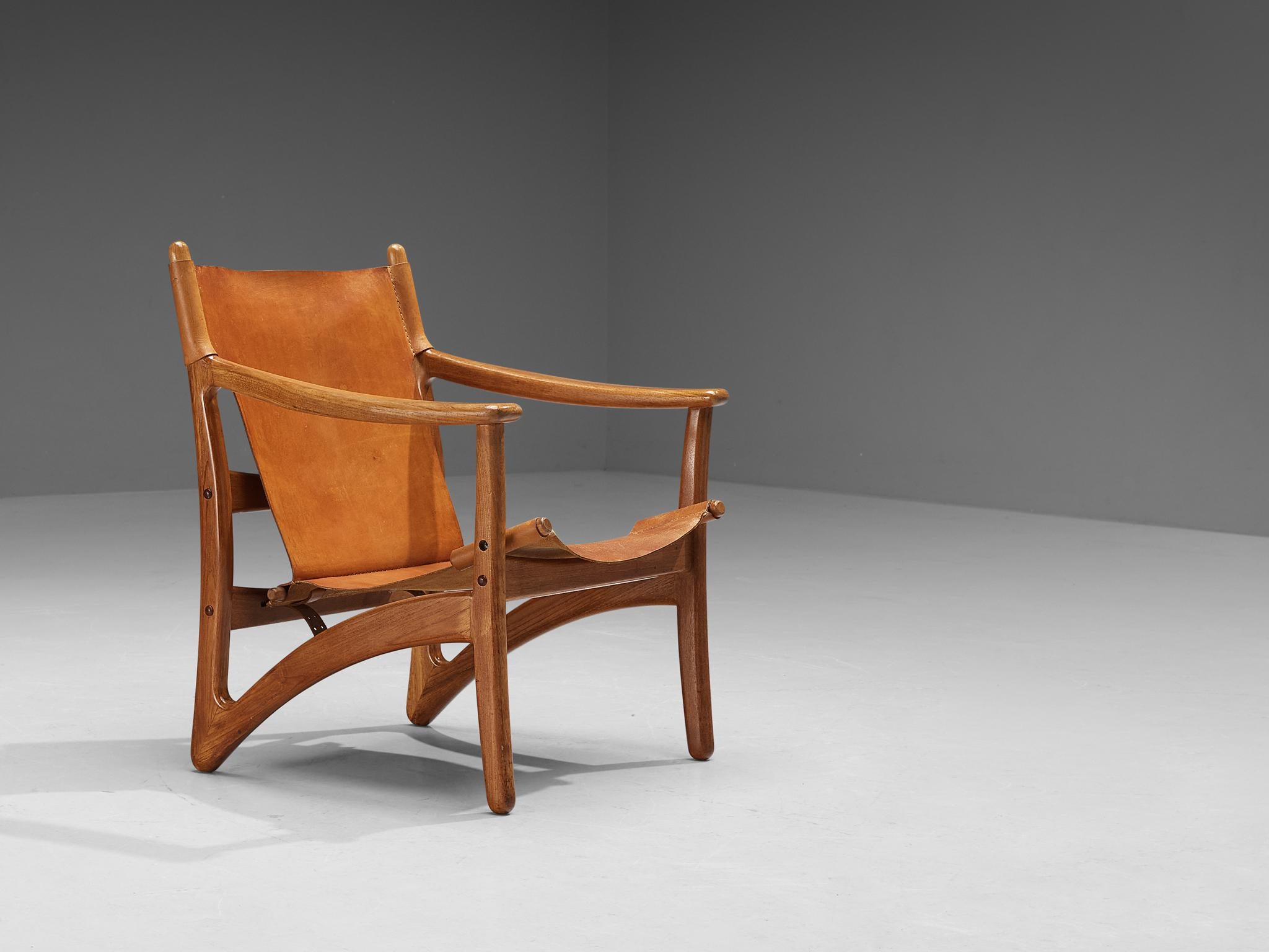 Attributed to Arne Vodder for Kircodan, lounge chair, teak, leather, Denmark, 1950s

This lounge chair of Danish origin is organically shaped. This is discernible in the teak frame based on curved lines and round edges. The softly bent armrests and