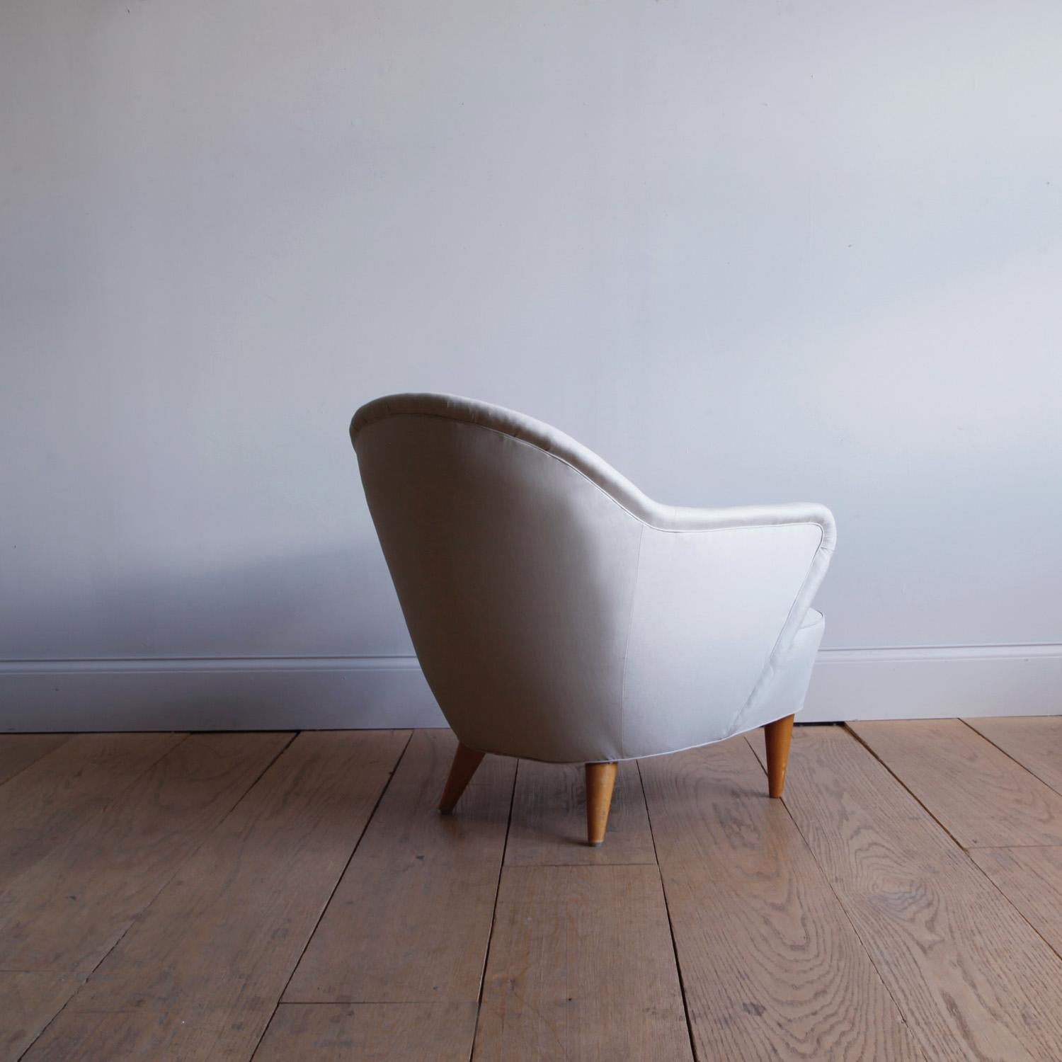 20th Century Danish Lounge Chair in the Manner of Flemming Lassen For Sale