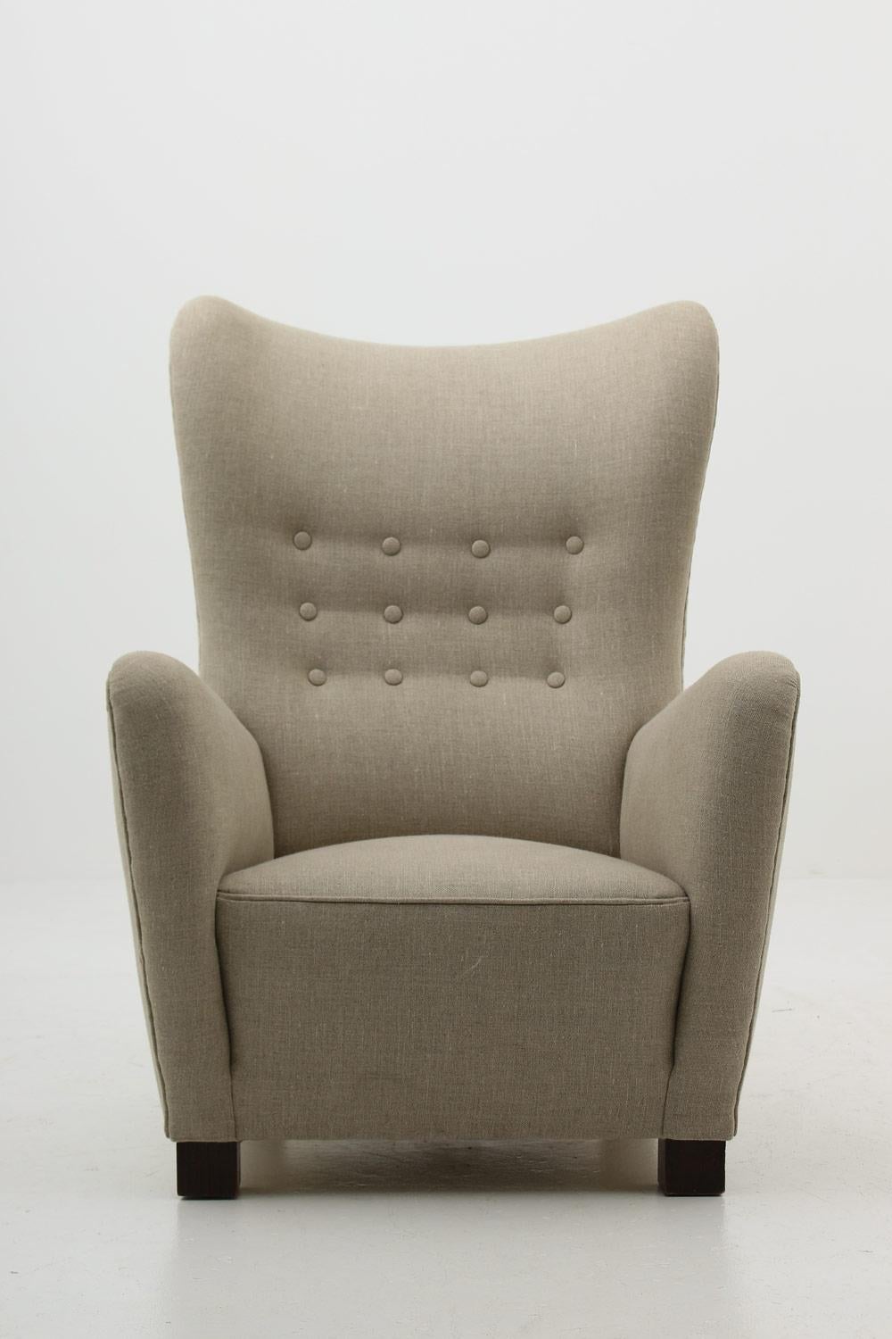 Scandinavian Modern Danish Lounge Chair Model 1672 by Fritz Hansen