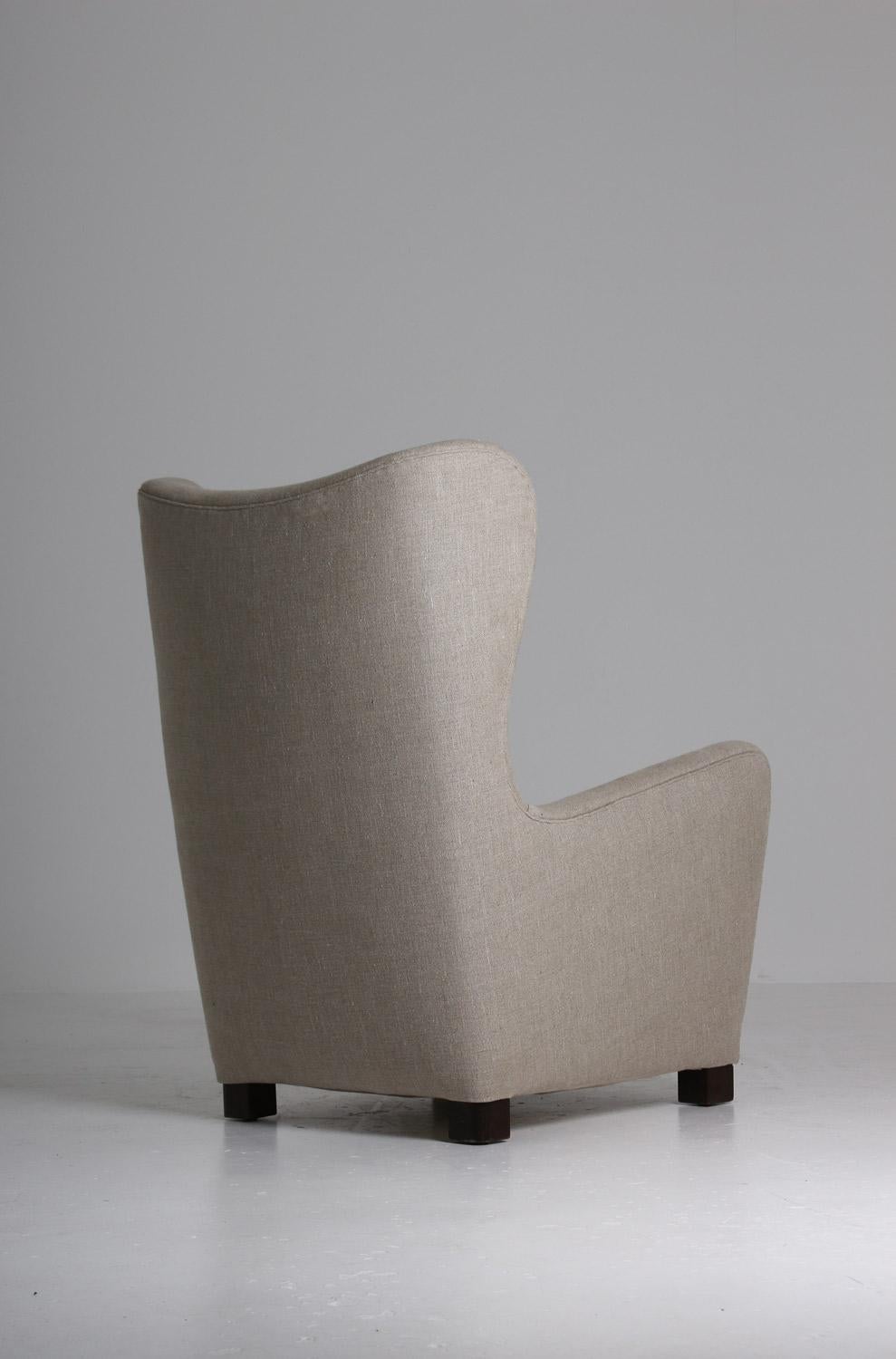 Linen Danish Lounge Chair Model 1672 by Fritz Hansen