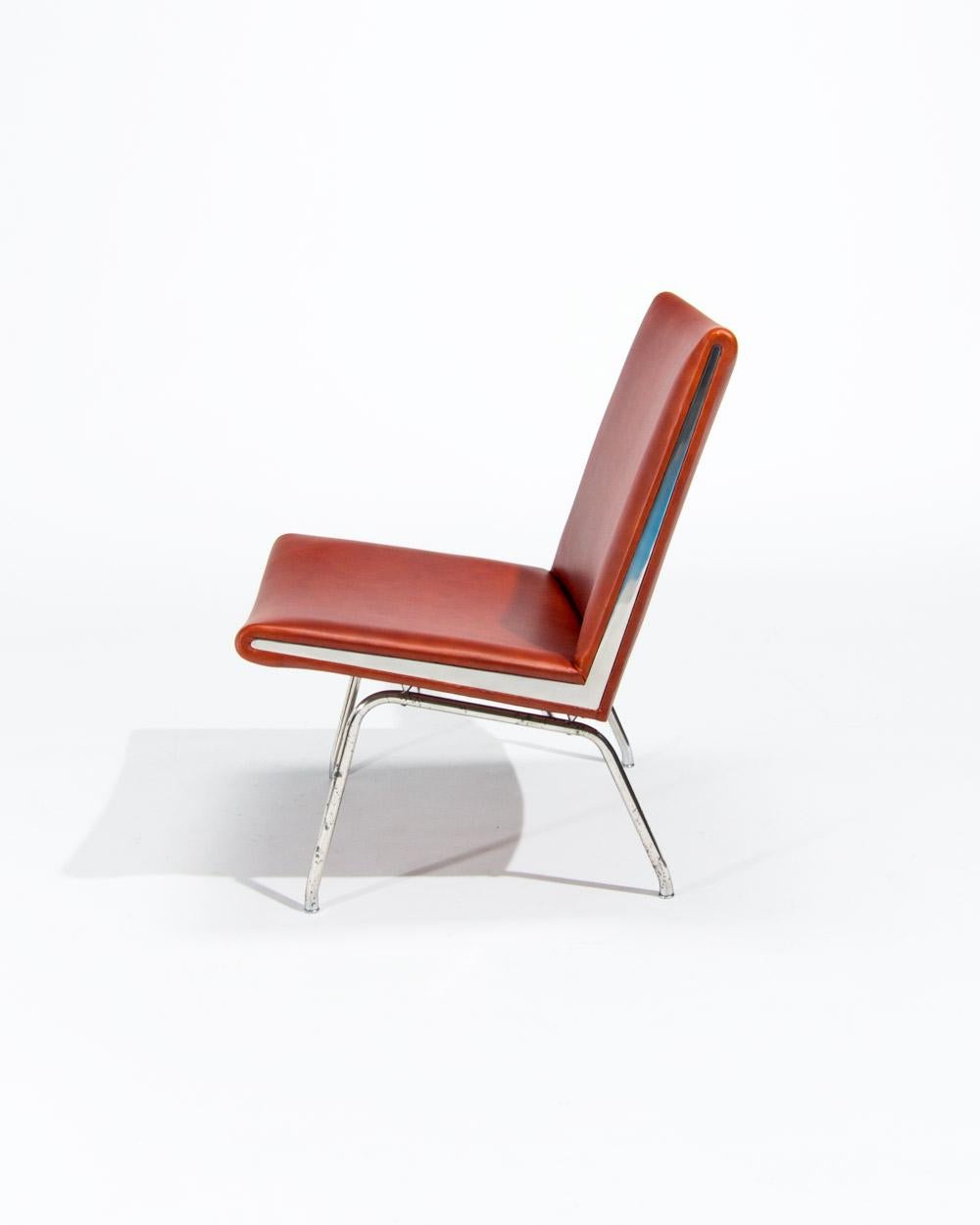 This iconic Danish lounge chair, designed by Hans Wegner in 1958 for AP Stolen is known as the Airport Chair (AP 39), originally created for the lounge areas of Copenhagen Kastrup Airport. Its sleek, minimalist design embodies the elegance and