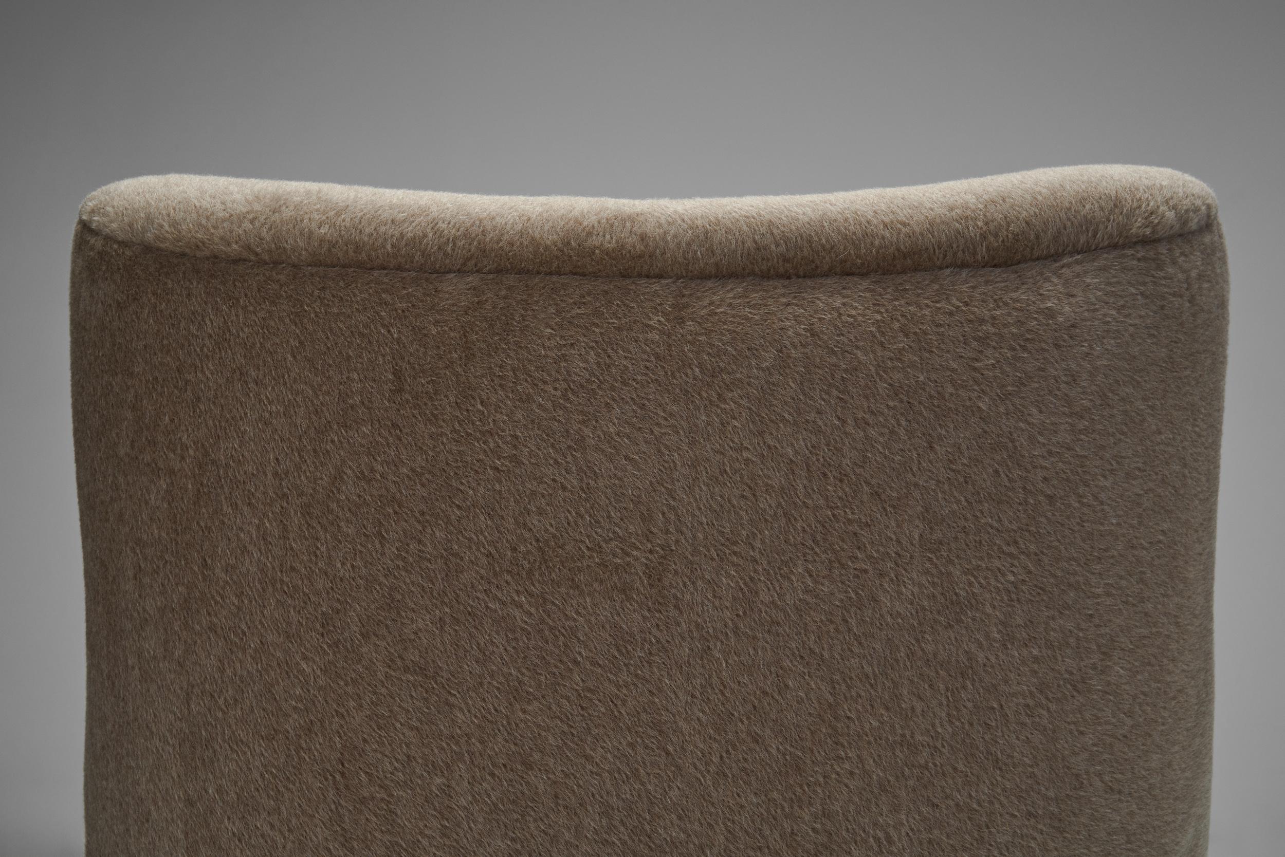 Danish Lounge Chair with Light Brown Upholstery, Denmark 1940s For Sale 8