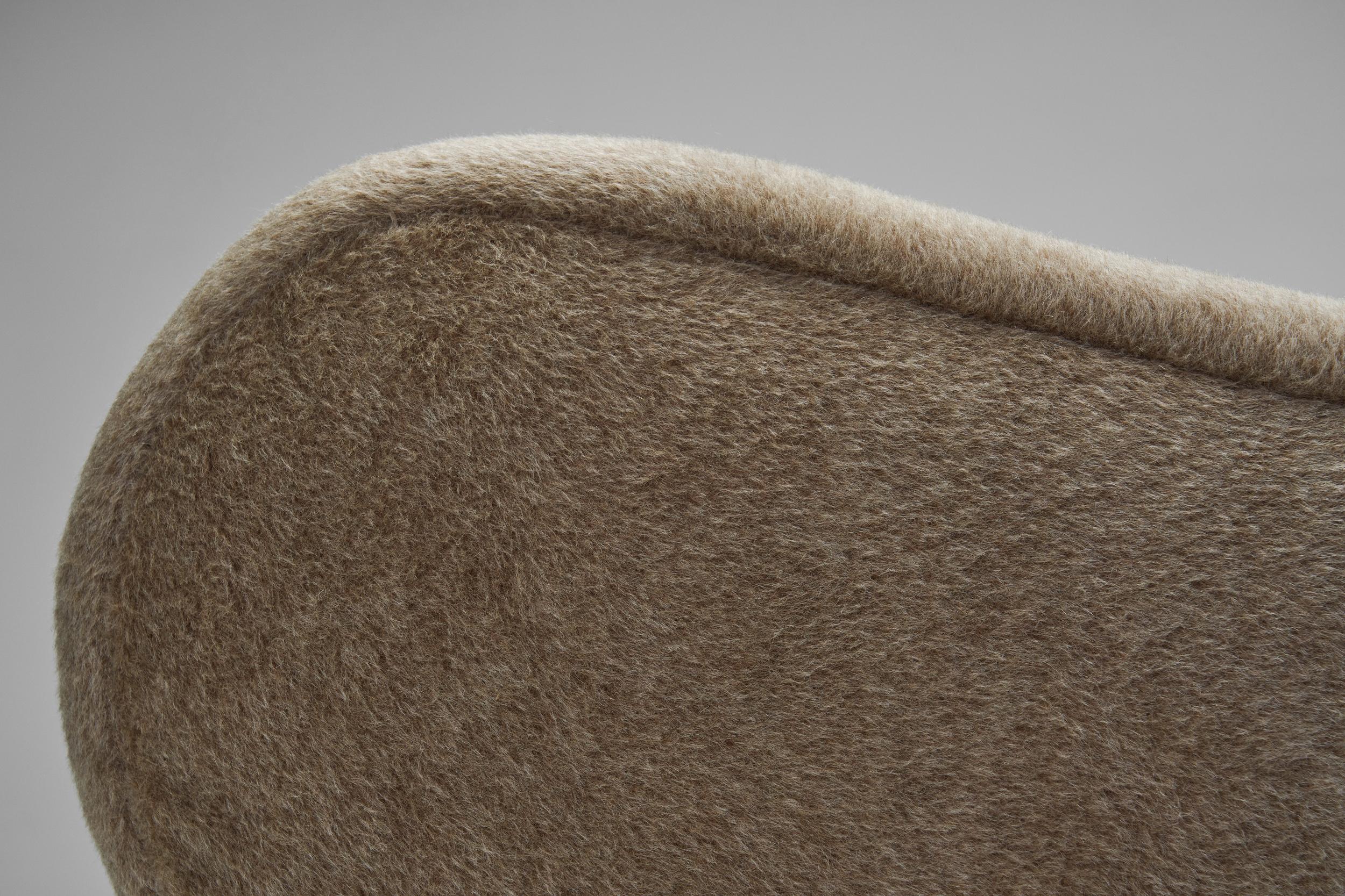 Danish Lounge Chair with Light Brown Upholstery, Denmark 1940s For Sale 9