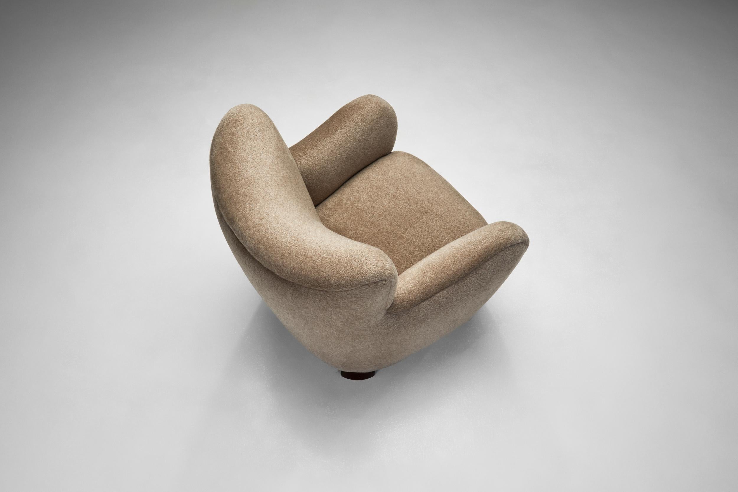 Danish Lounge Chair with Light Brown Upholstery, Denmark 1940s For Sale 1