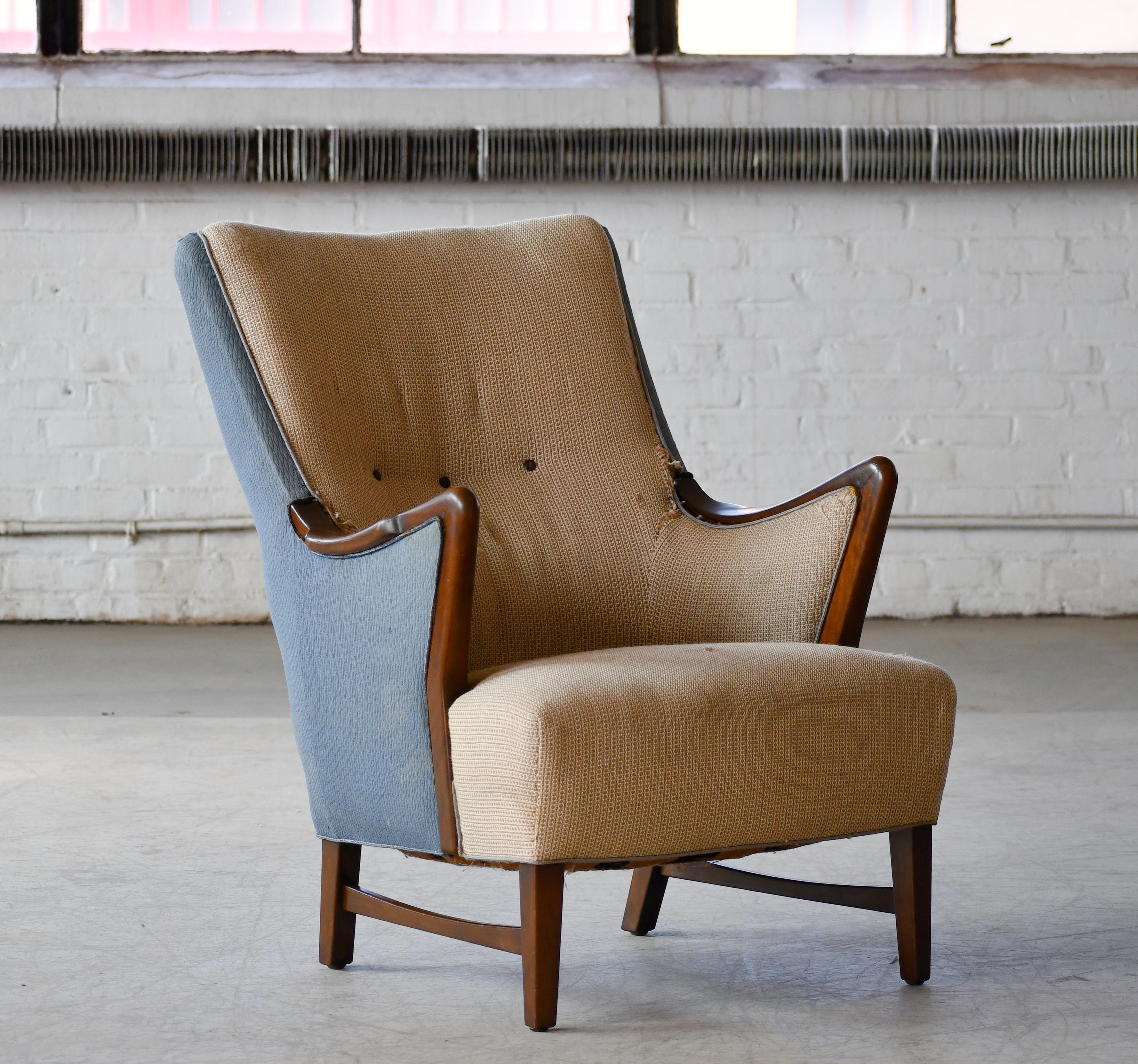 Mid-20th Century Danish Lounge Chair with Maple Armrests, 1940s