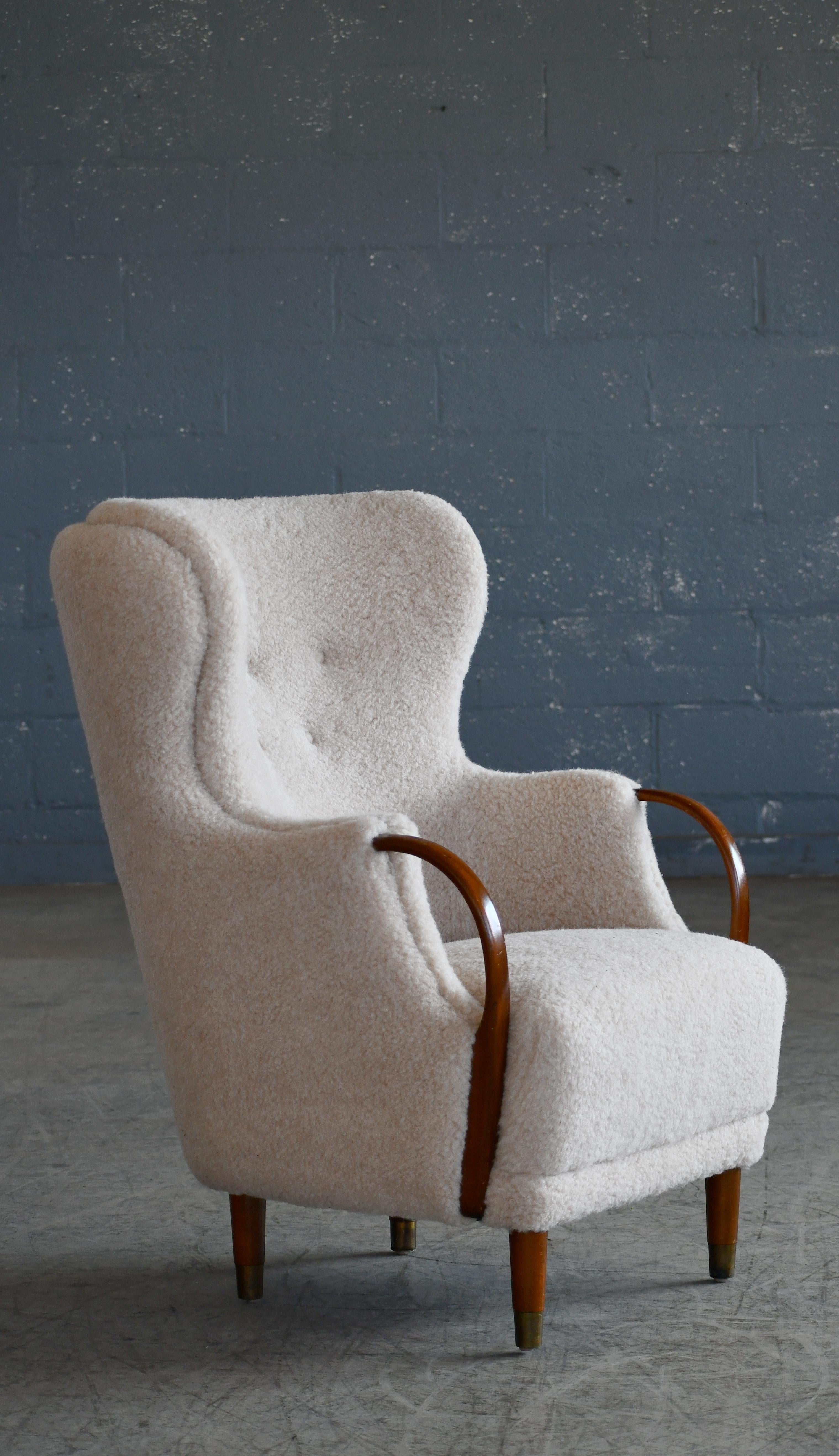 Mid-20th Century Danish Lounge Chair with Open Armrests Upholstered in Beige lambswool by Bramin