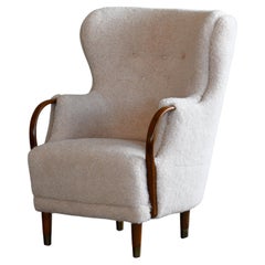 Chaise longue danoise avec accoudoirs ouverts tapissée de laine d'agneau beige par Bramin