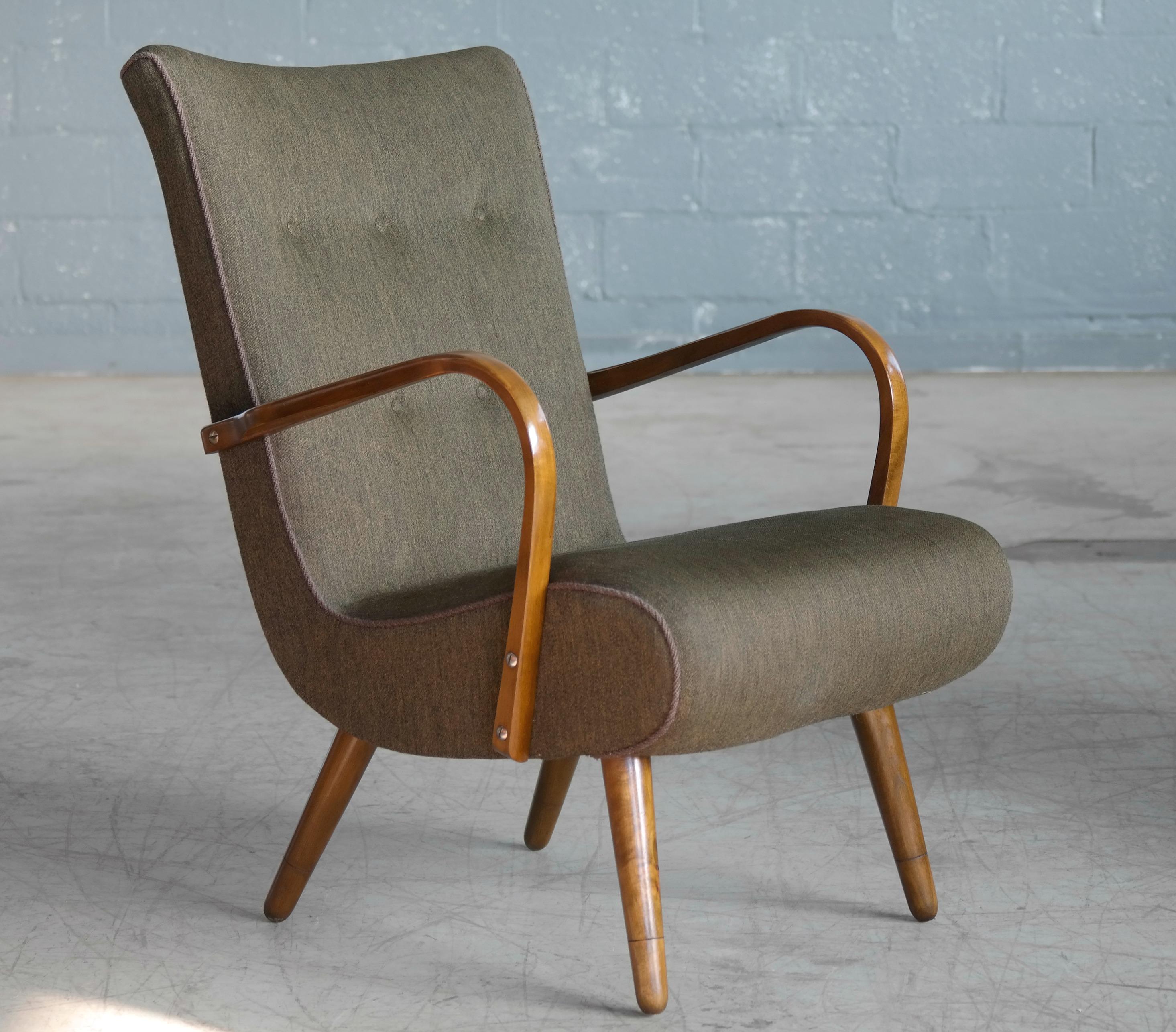 Mid-Century Modern Danish Lounge Chair with Open Curved Armrests in the Style of Marco Zanuso