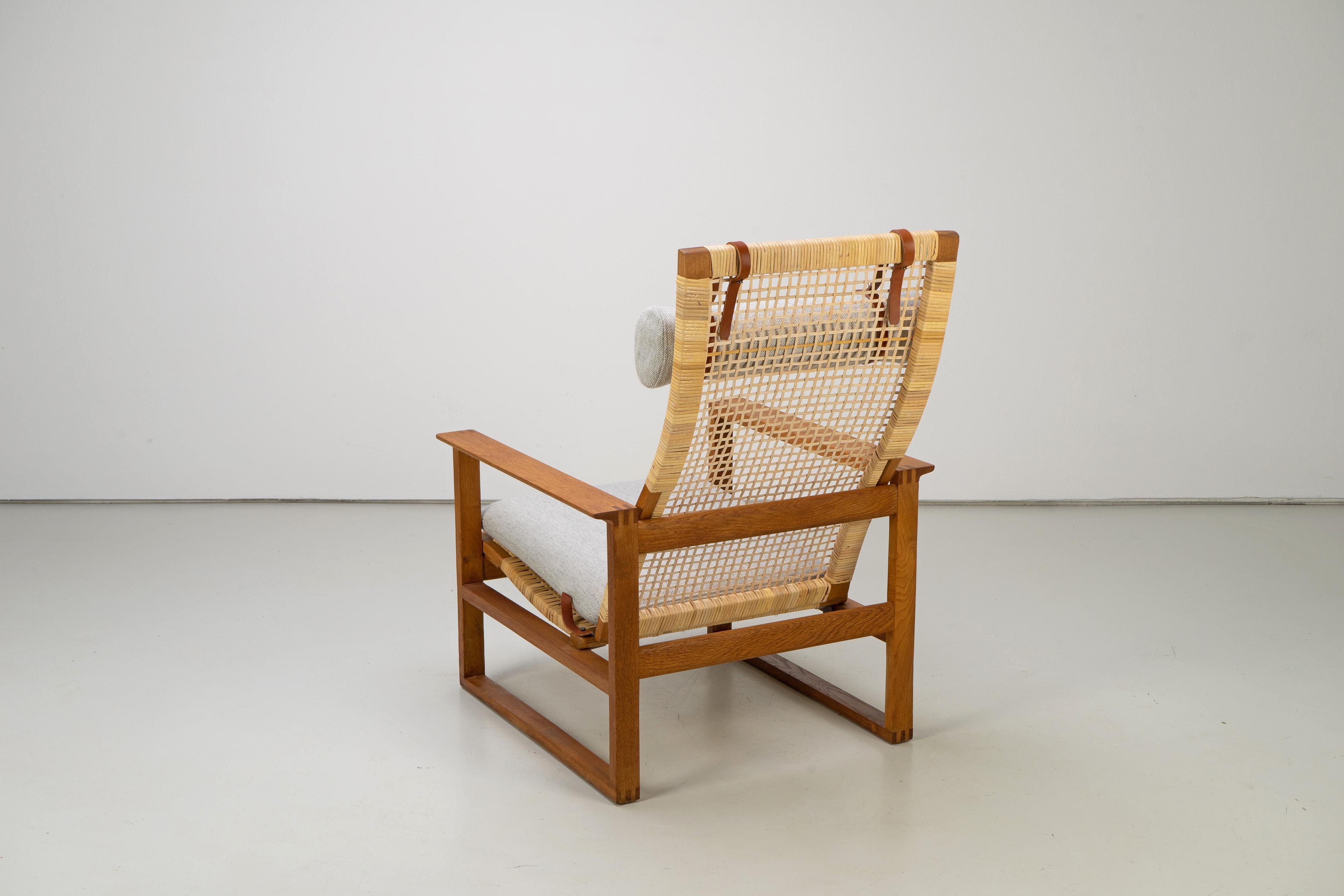 Danish Lounge Chair with Rattan Mod. 2254 by Børge Mogensen Fredericia Oak 1960s 5