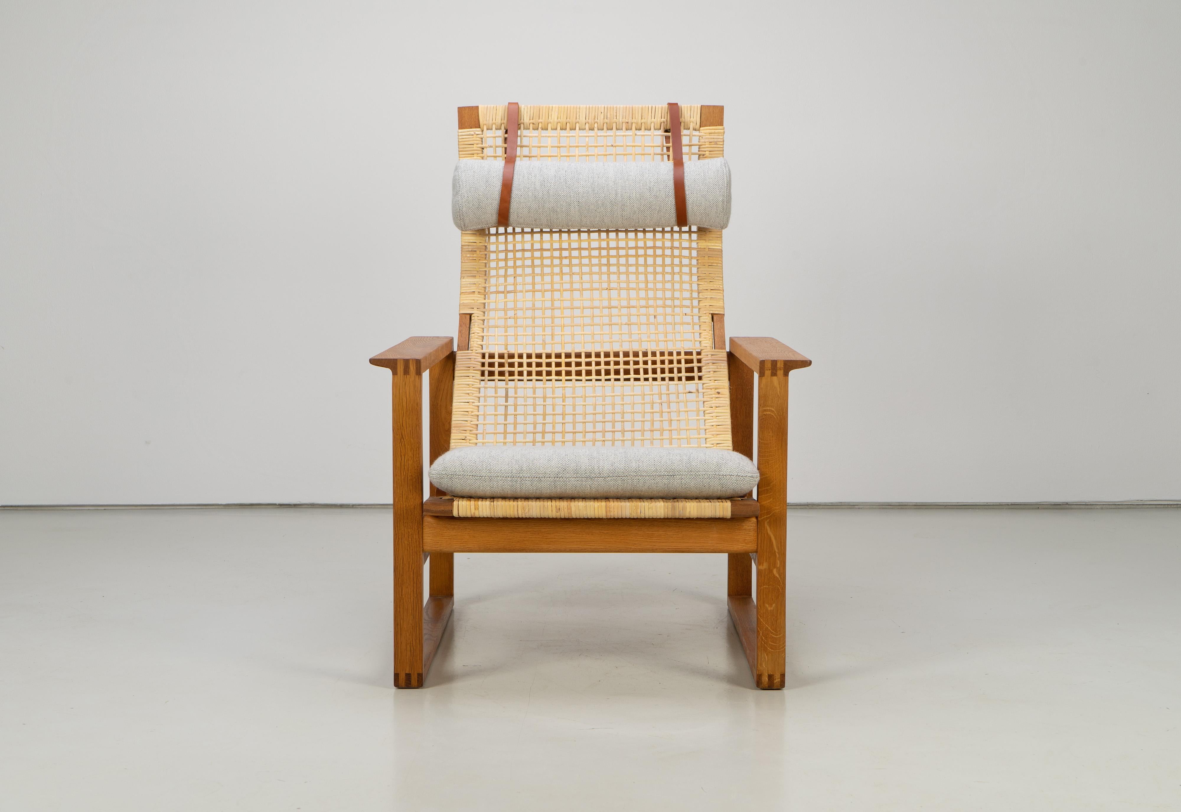 20th Century Danish Lounge Chair with Rattan Mod. 2254 by Børge Mogensen Fredericia Oak 1960s