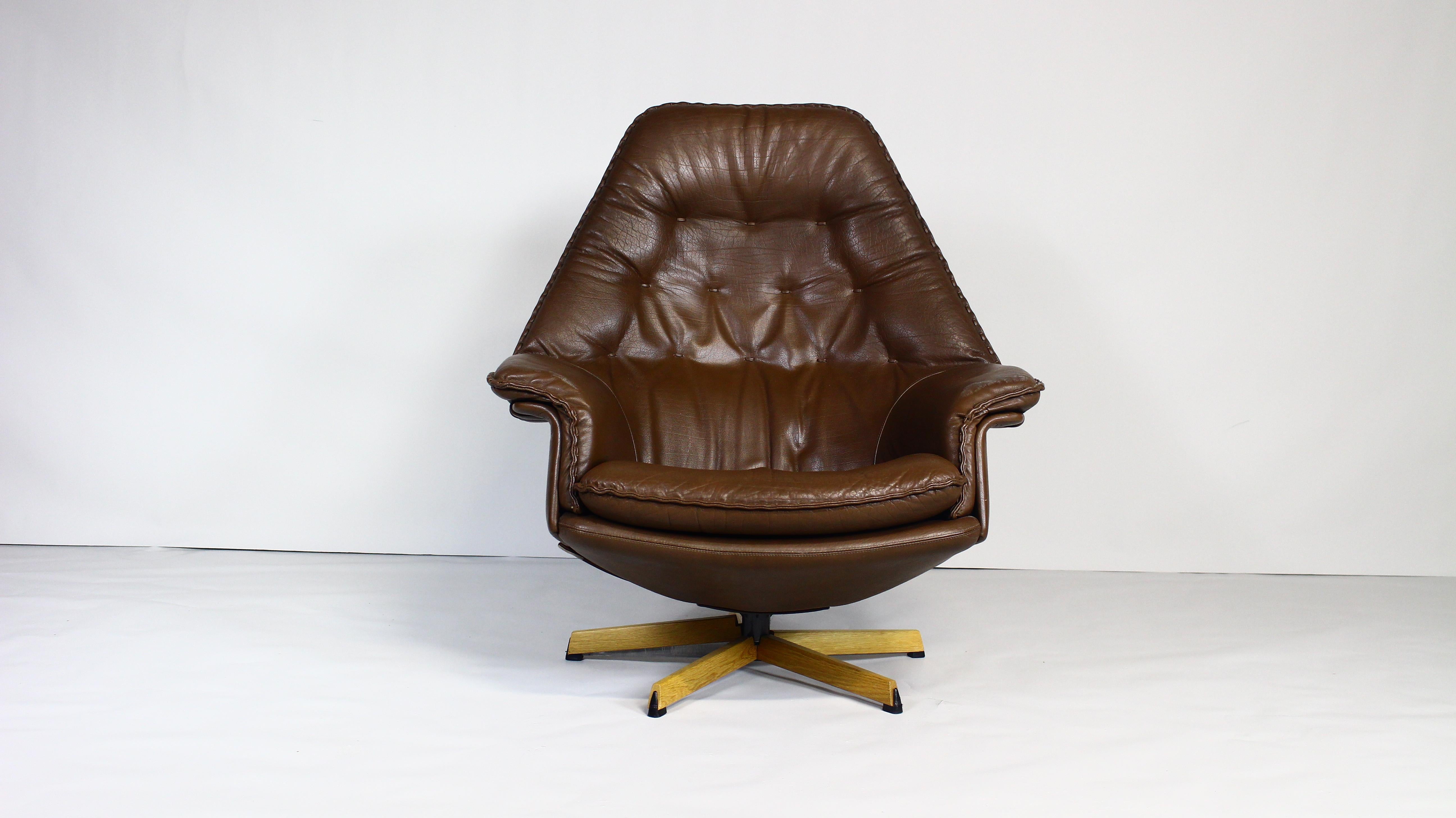 Scandinavian Modern Danish Lounge Swivel Chair in Brown Leather by Madsen & Schubell For Sale