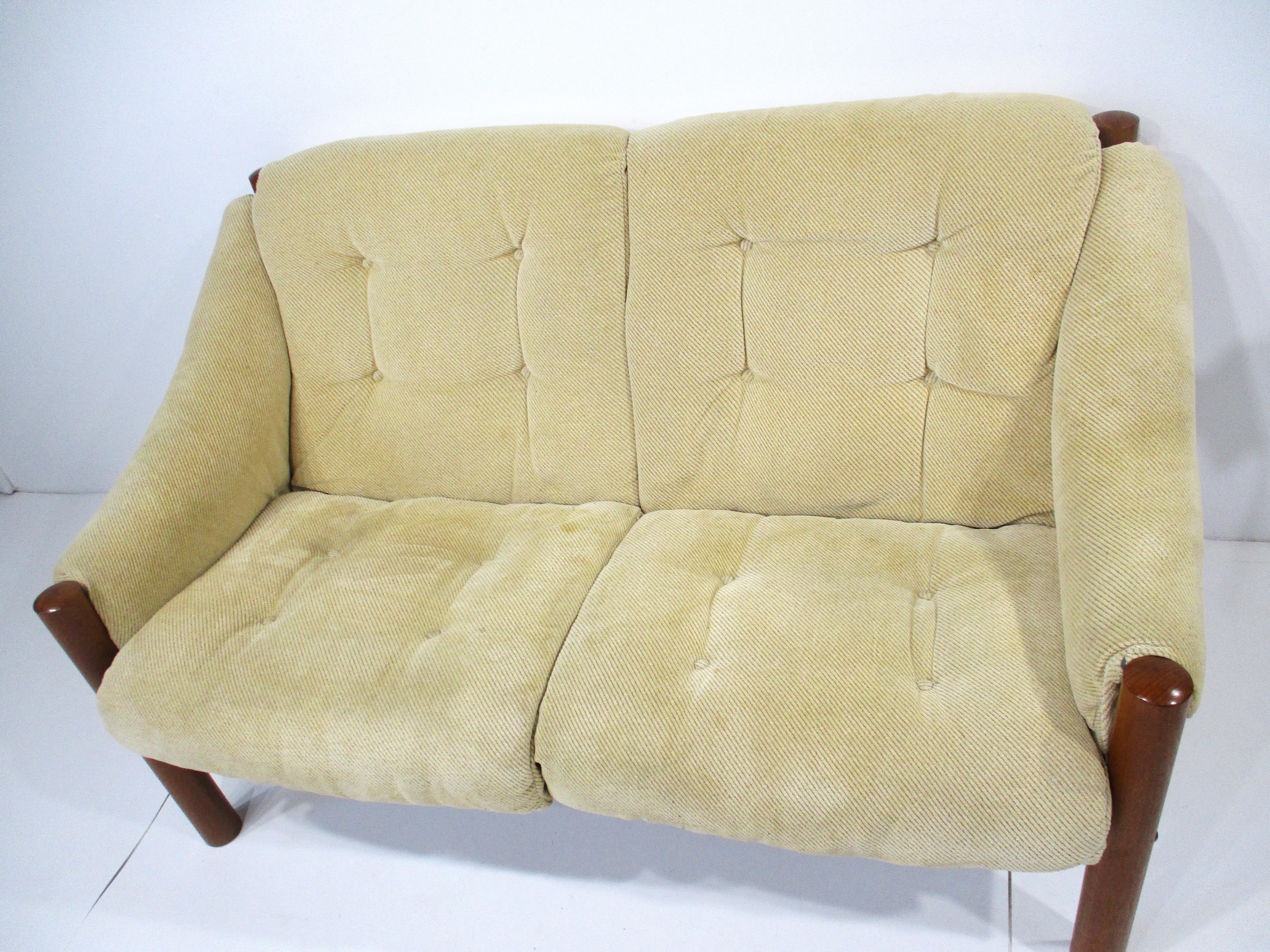 Dänischer Loveseat von Domino Mobler, Dänemark im Angebot 1