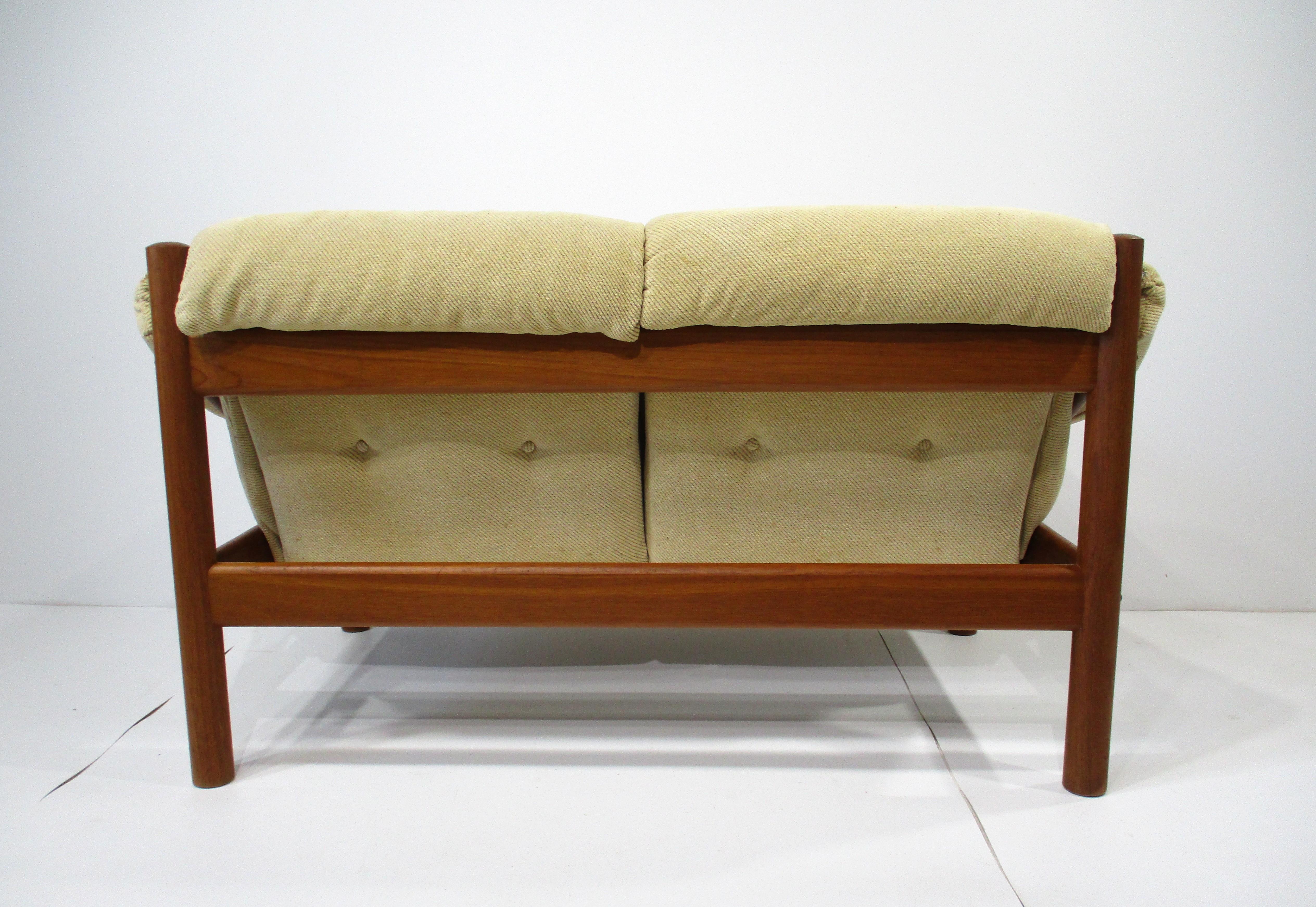 Dänischer Loveseat von Domino Mobler, Dänemark im Angebot 2